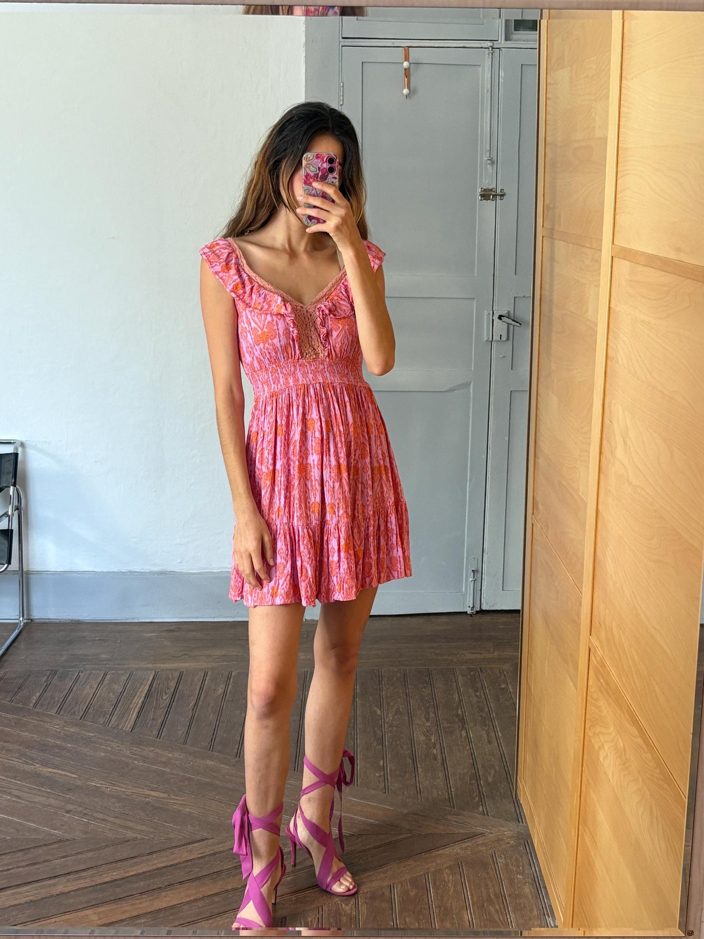 Boho ruffle mini dress, romantic summer look, vintage-inspired floral pink, deep V neckline, stretchy waist, size S