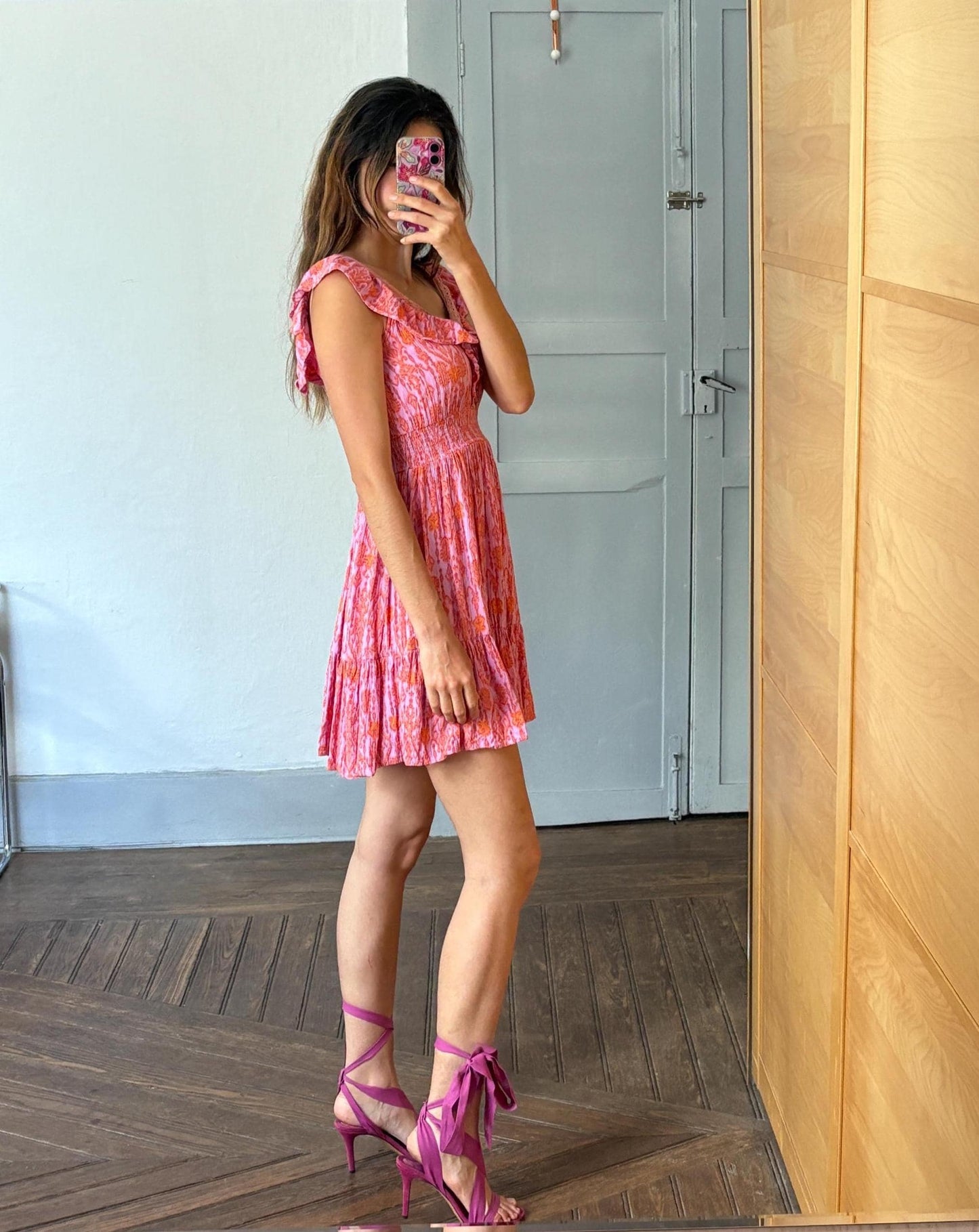 Boho ruffle mini dress, romantic summer look, vintage-inspired floral pink, deep V neckline, stretchy waist, size S