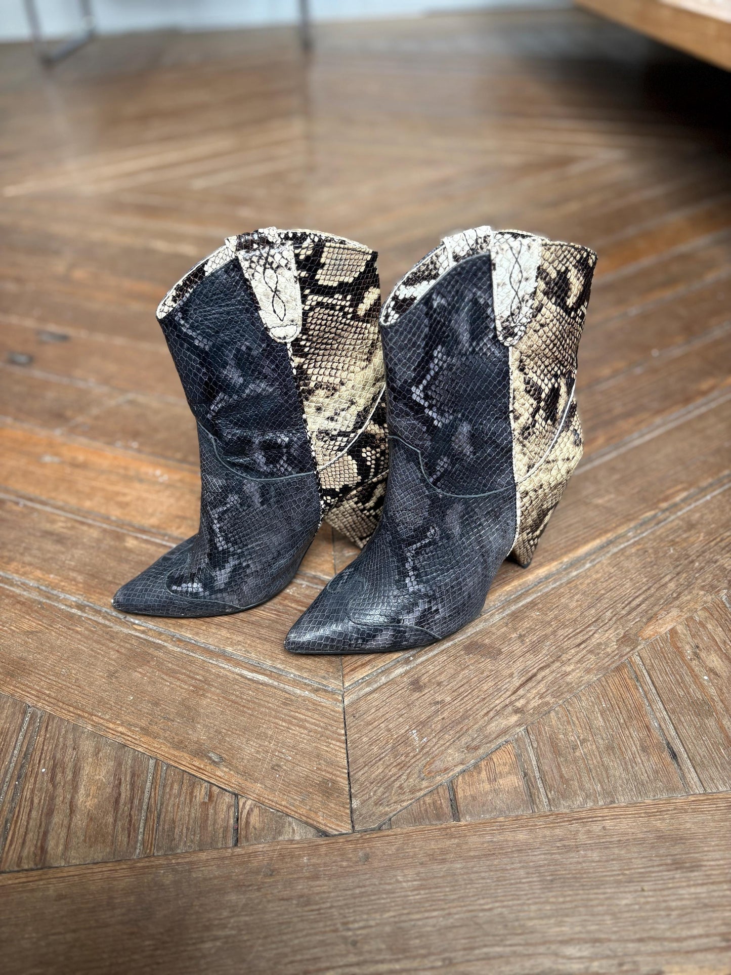 VINTAGE Essentiel Antwerp Designer Shoes, SizeEU 39, Snakeskin Ankle Boots, Cowboy Style heels