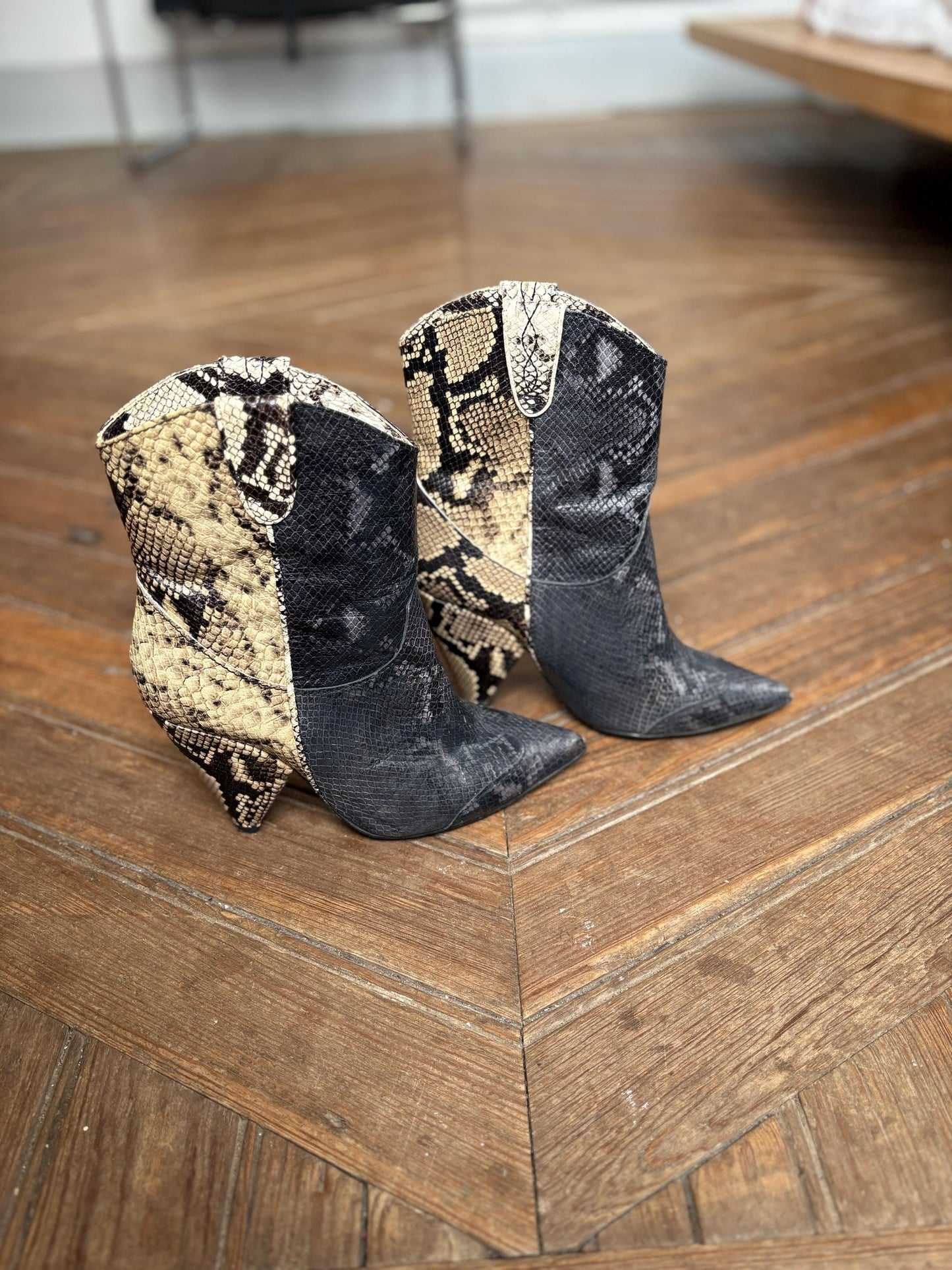 VINTAGE Essentiel Antwerp Designer Shoes, SizeEU 39, Snakeskin Ankle Boots, Cowboy Style heels