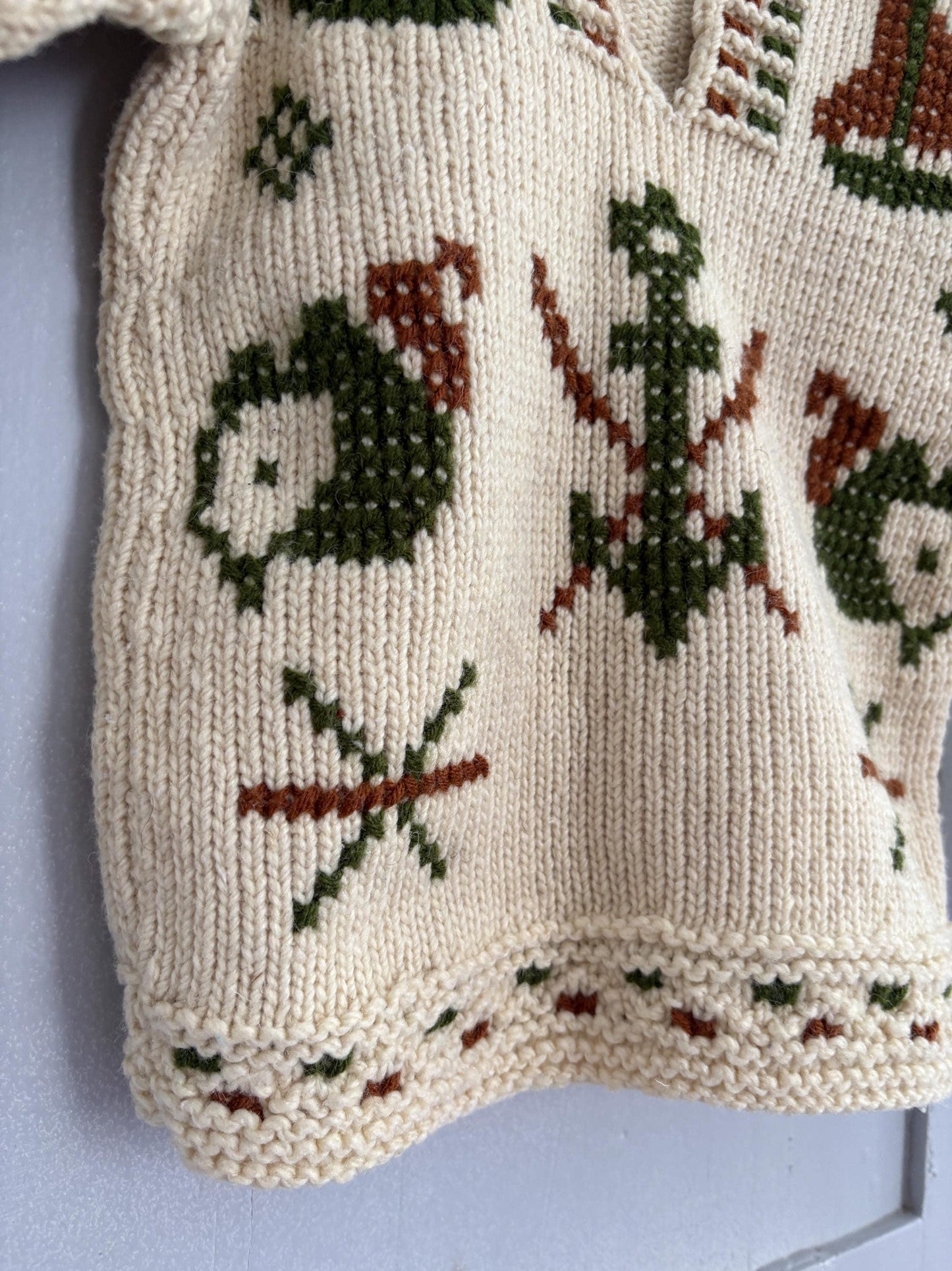 Vintage kids wool knit pullover with nordic winter pattern – handmade sweater with skiers, snowflakes & boats, cozy retro design