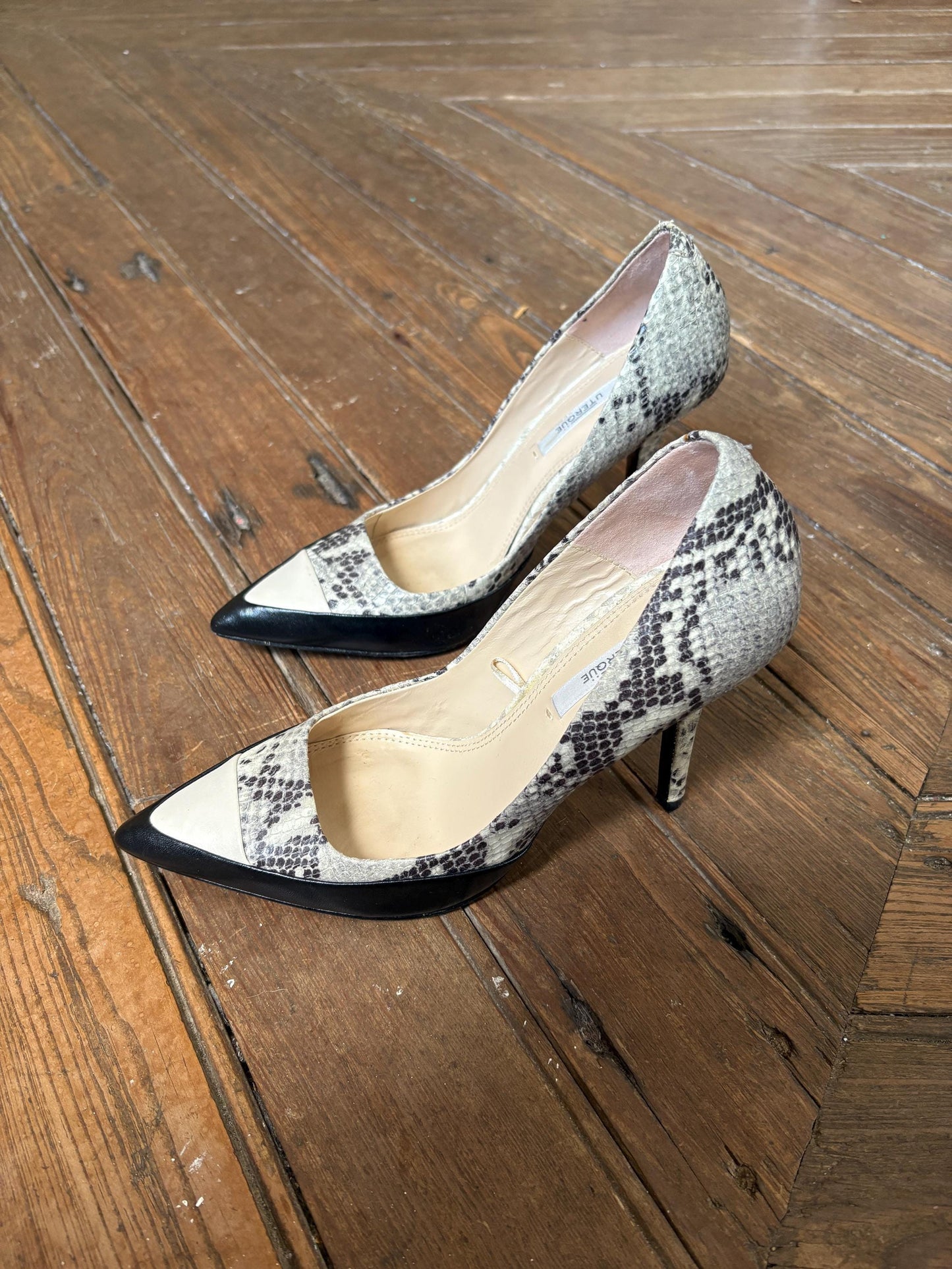 Uterque snake print high heel, designer shoe with small stiletto 10 cm heel, luxury designer shoe, size 38