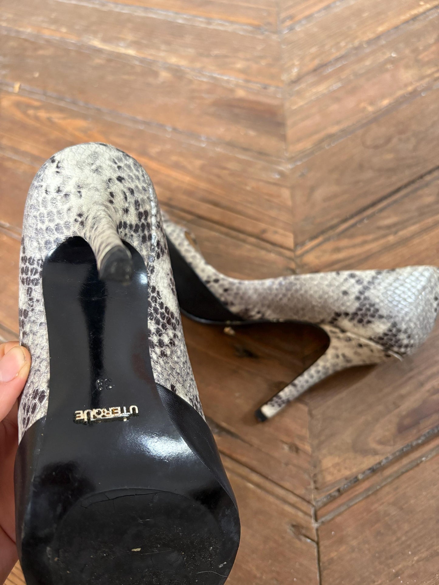 Uterque snake print high heel, designer shoe with small stiletto 10 cm heel, luxury designer shoe, size 38