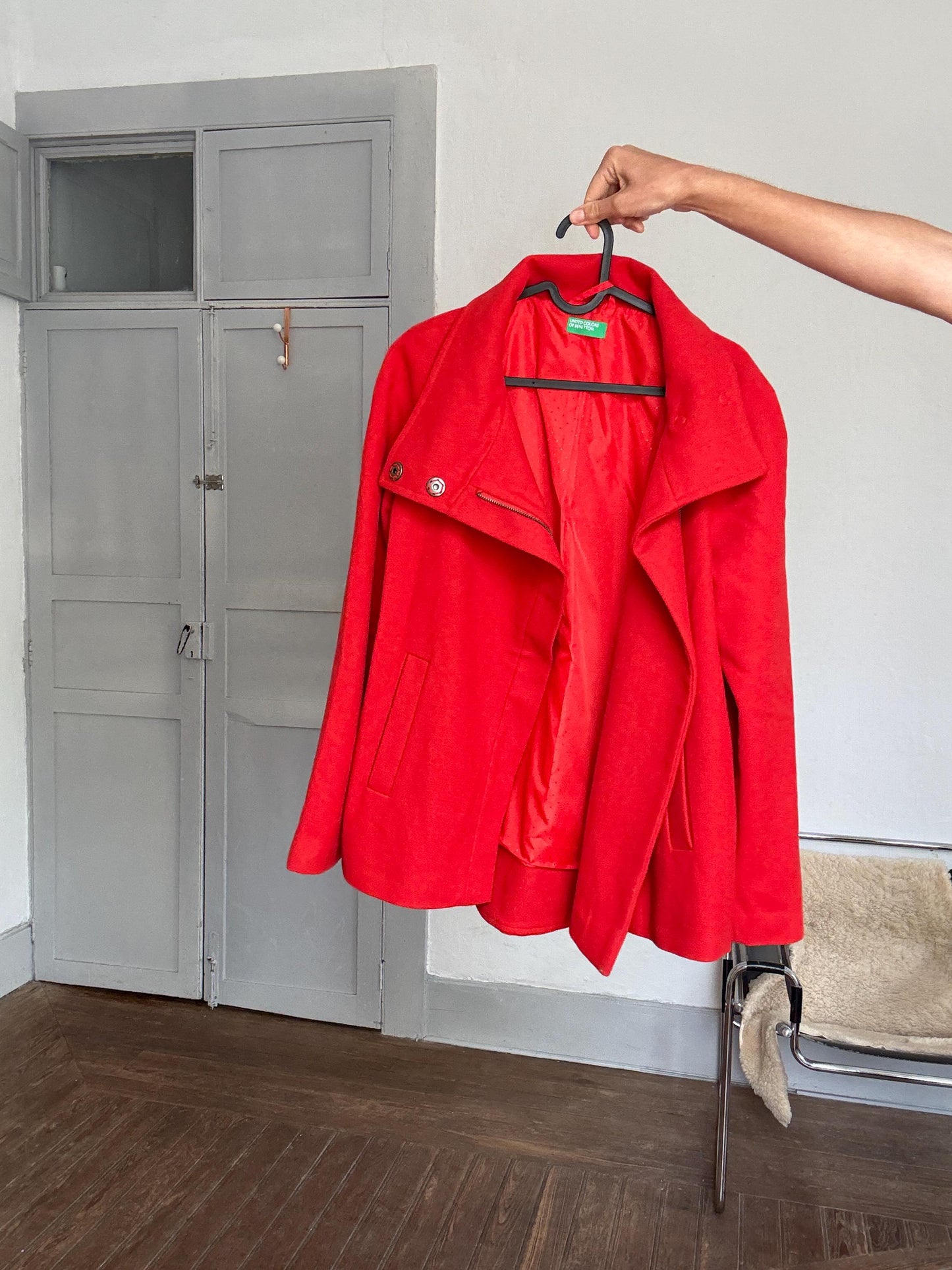 Vintage Benetton red wool coat – bright statement outerwear, size EU 38/FR 38/US 6, high collar, minimalist zip, 2000s style