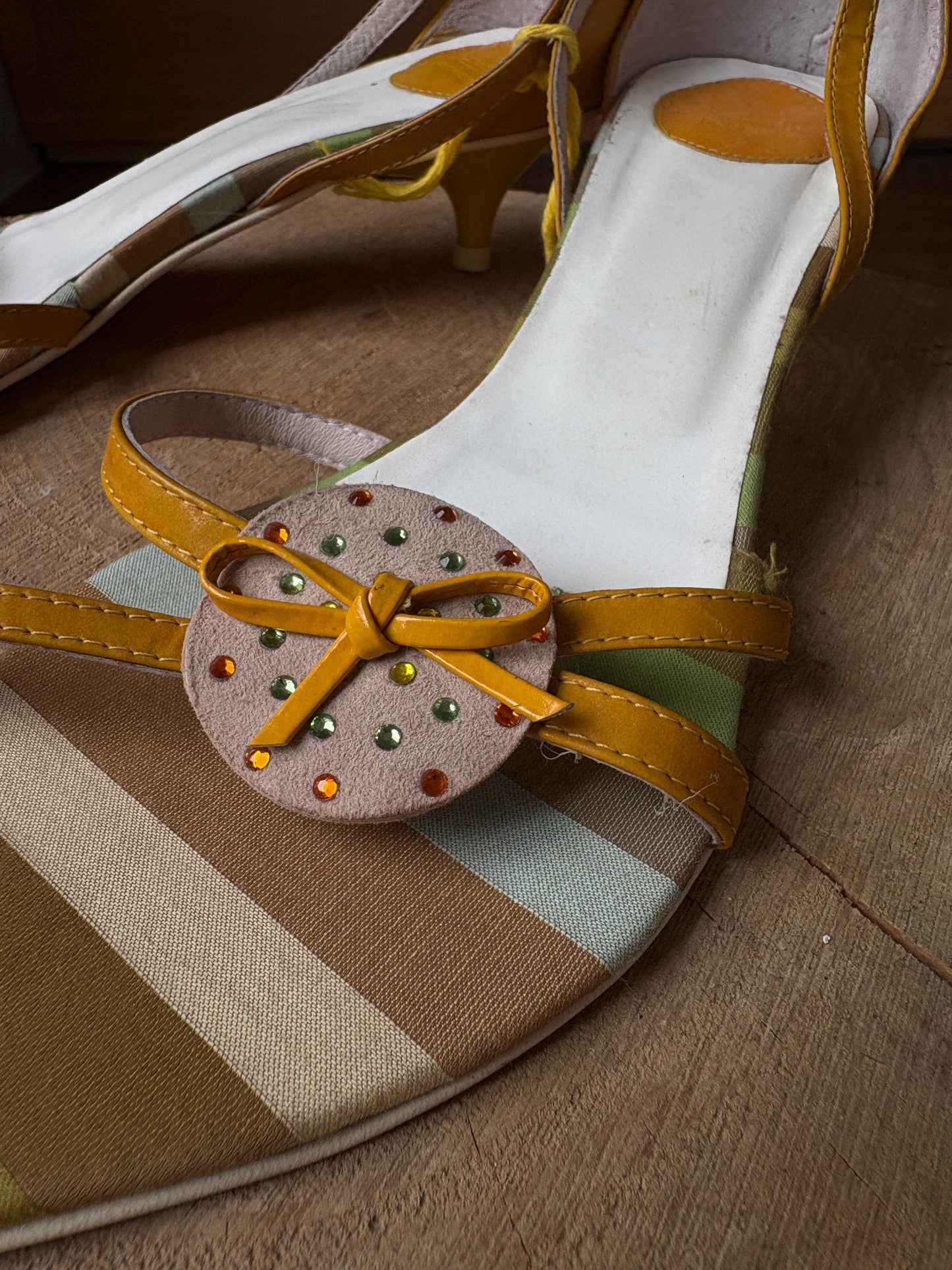 Vintage Paco Herrero yellow heels – striped Y2K mini sandals with bow & rhinestone detail, EU 39, playful retro aesthetic, 4cm heel