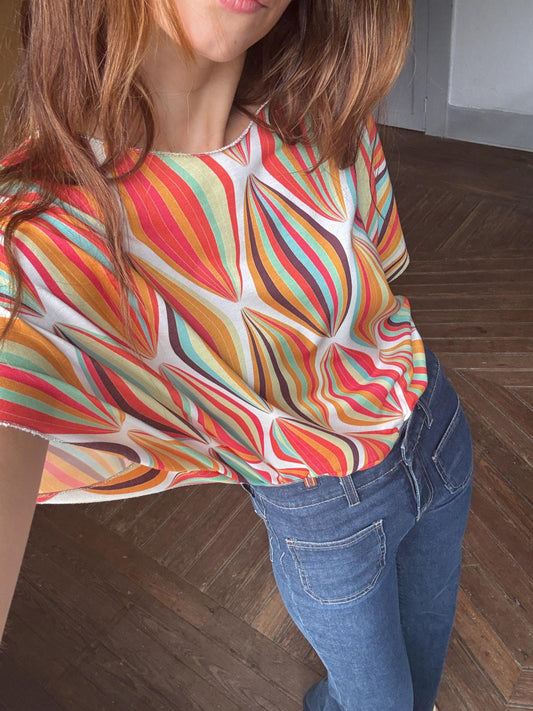 Vintage groovy print top – bold 70s style blouse, oversized fit, colorful summer shirt, retro mod pattern, chest 63 cm, funky y2k vibes