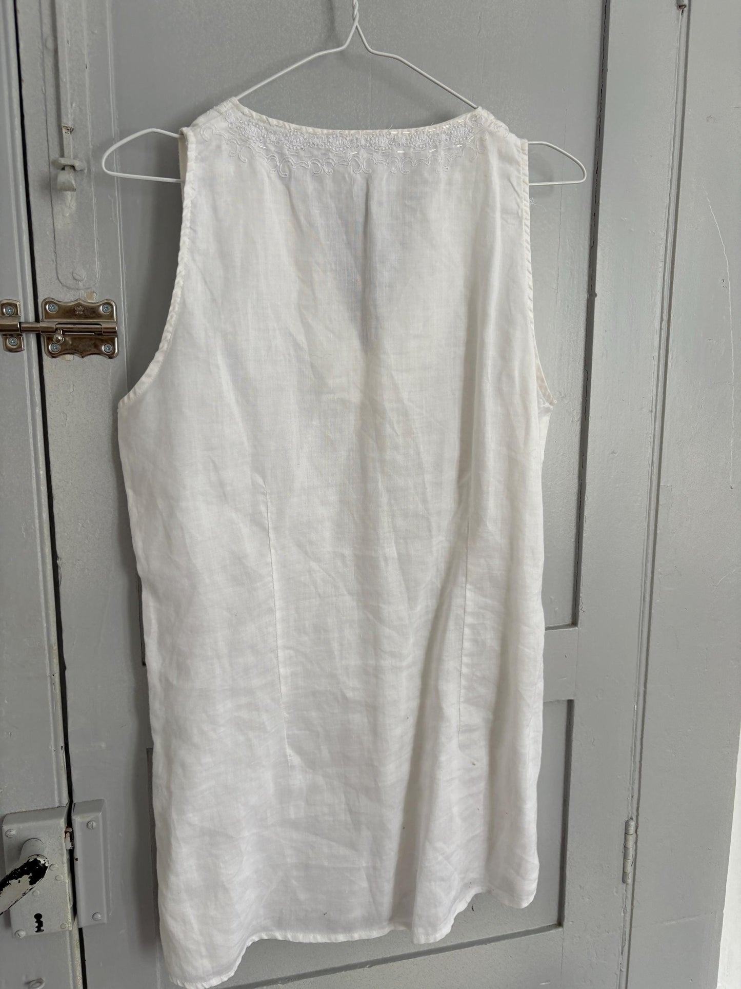 Vintage White Ramie Tunic Top – Sleeveless Embroidered Summer Blouse with Sequin Detail, Women’s Size L to XL