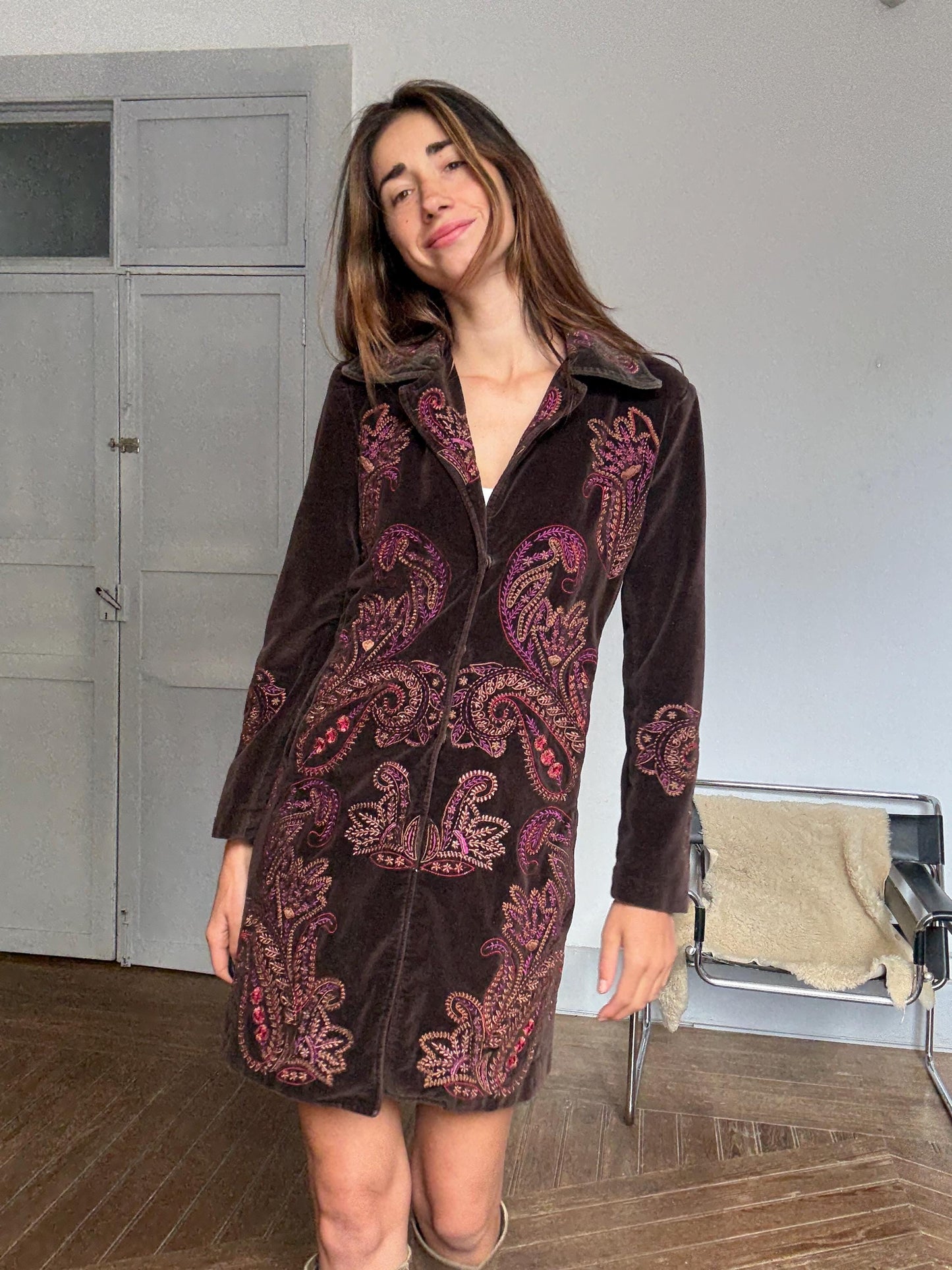 Vintage 70s style embroidered velvet boho coat – retro hippie jacket by Natura, size S - M, paisley floral, rich brown tones