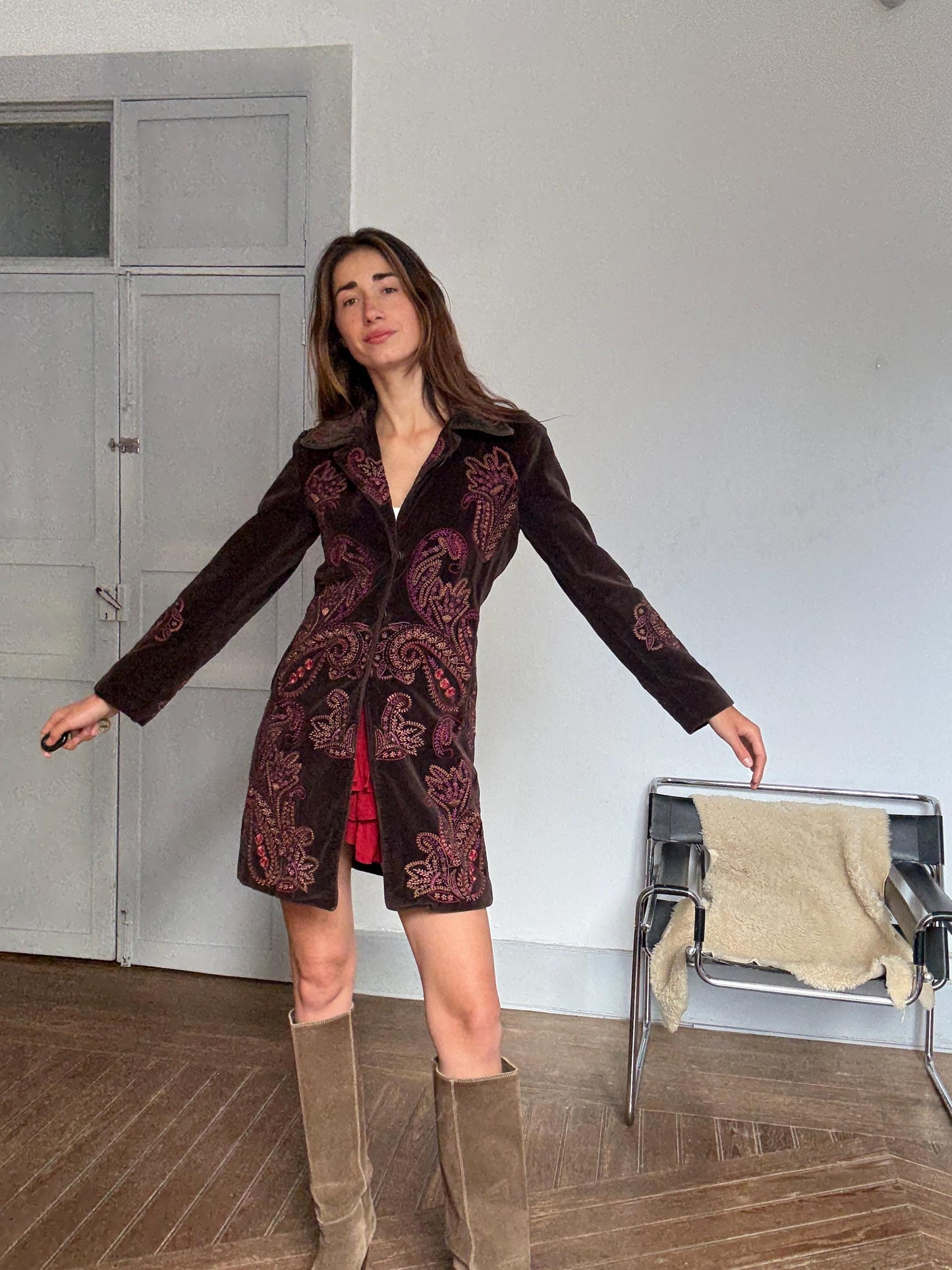 Vintage 70s style embroidered velvet boho coat – retro hippie jacket by Natura, size S - M, paisley floral, rich brown tones