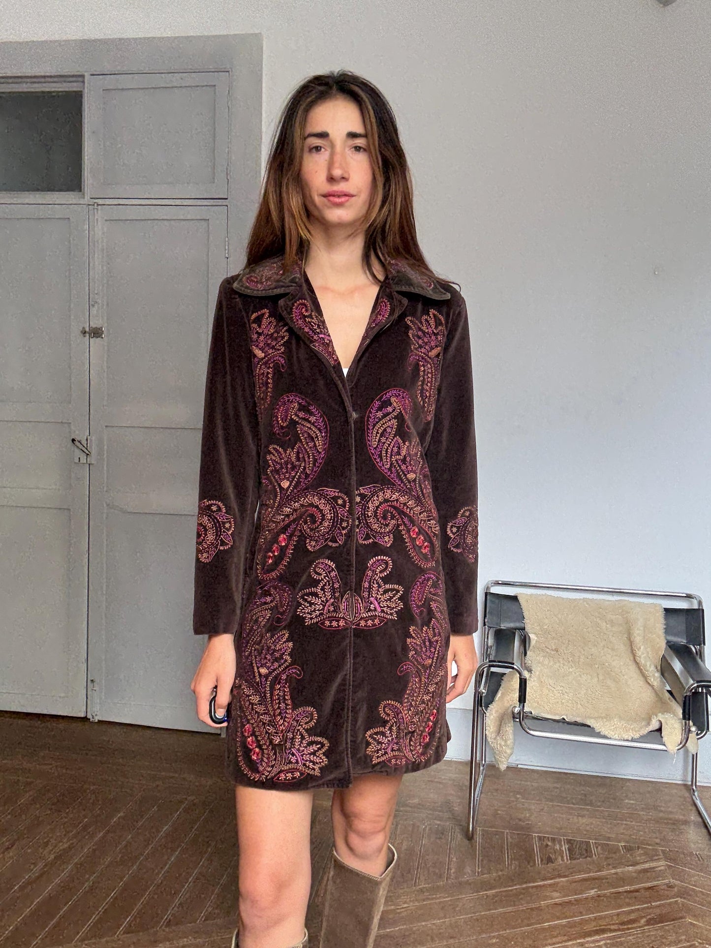 Vintage 70s style embroidered velvet boho coat – retro hippie jacket by Natura, size S - M, paisley floral, rich brown tones