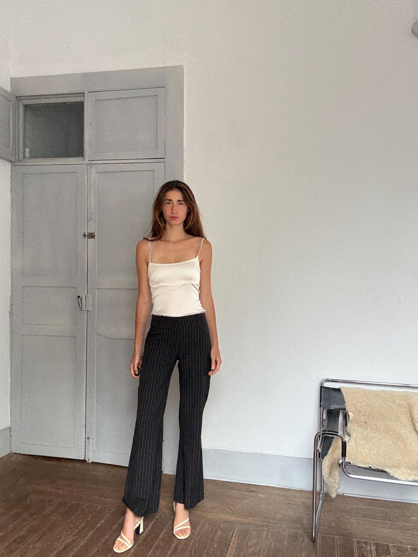Vintage Y2K black pinstripe low-waist trousers – 90s retro style, flattering fit, size M-L, no tags, perfect paired with kitten heels