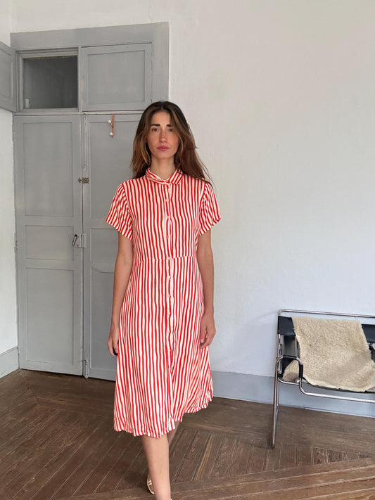 Vintage red & white striped button-up dress with open back cutout – playful retro summer style, short sleeve, size L,