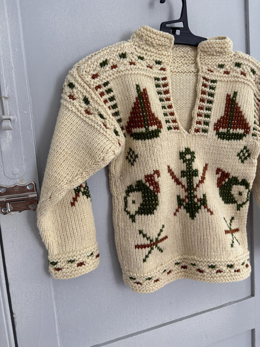 Vintage kids wool knit pullover with nordic winter pattern – handmade sweater with skiers, snowflakes & boats, cozy retro design
