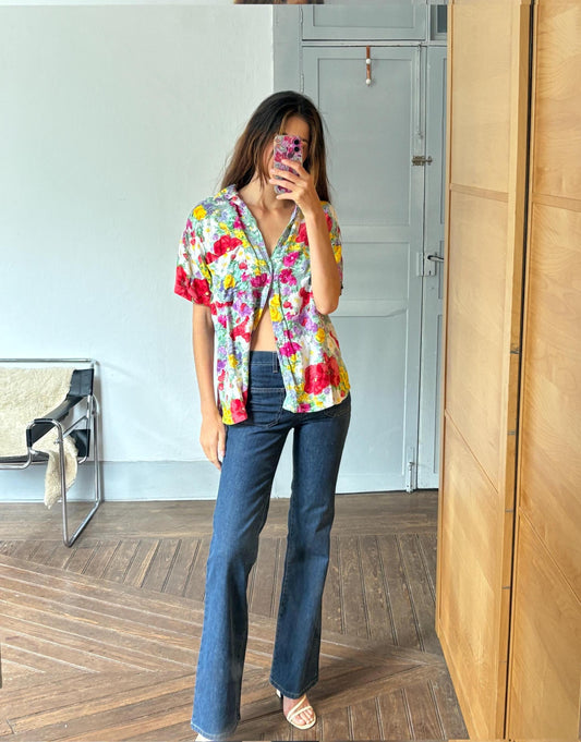 Vintage floral summer blouse – unisex button-up shirt, bold colorful print, size 41/42, , tie-knot top, 80s/90s retro style