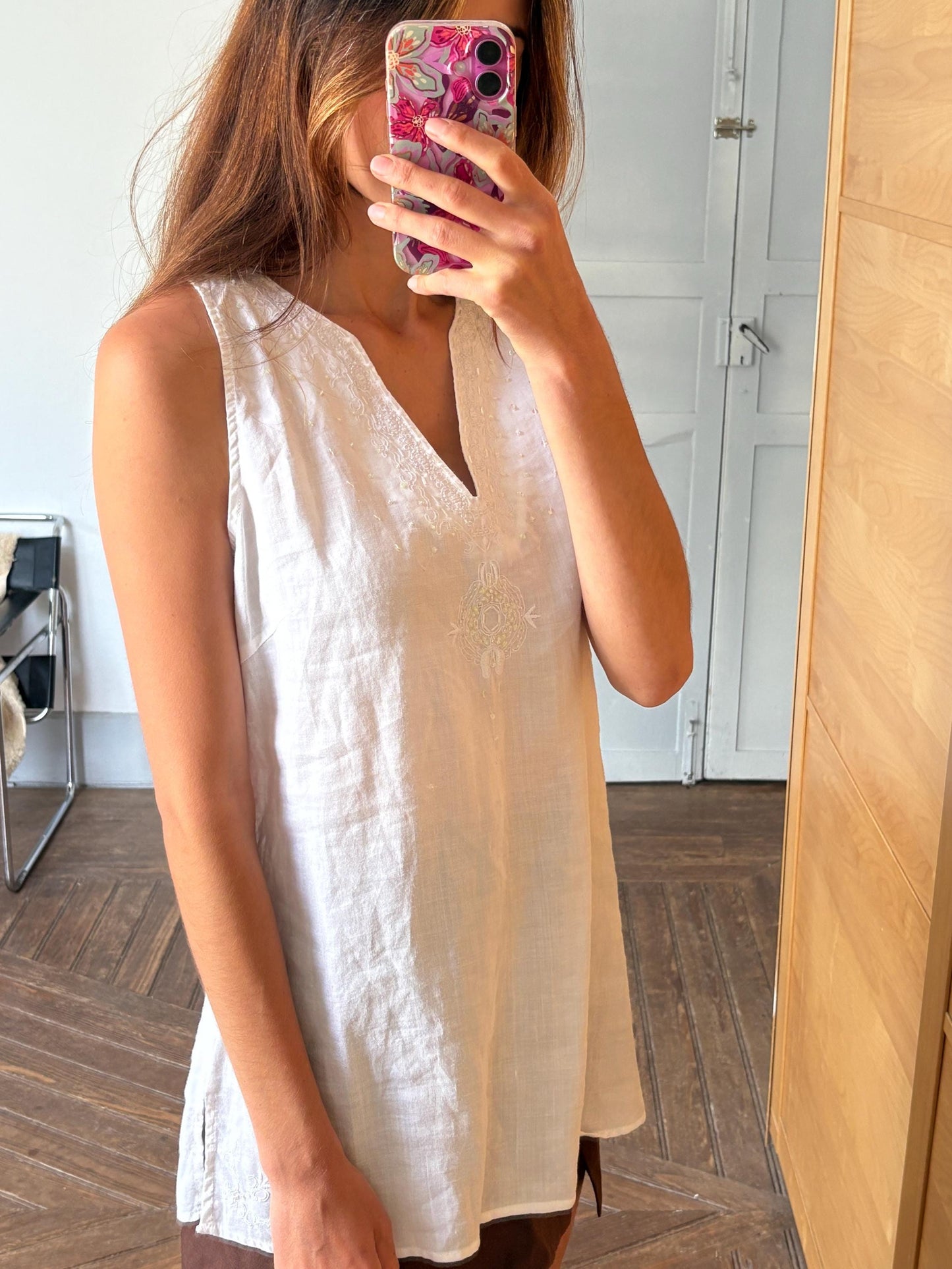 Vintage White Ramie Tunic Top – Sleeveless Embroidered Summer Blouse with Sequin Detail, Women’s Size L to XL
