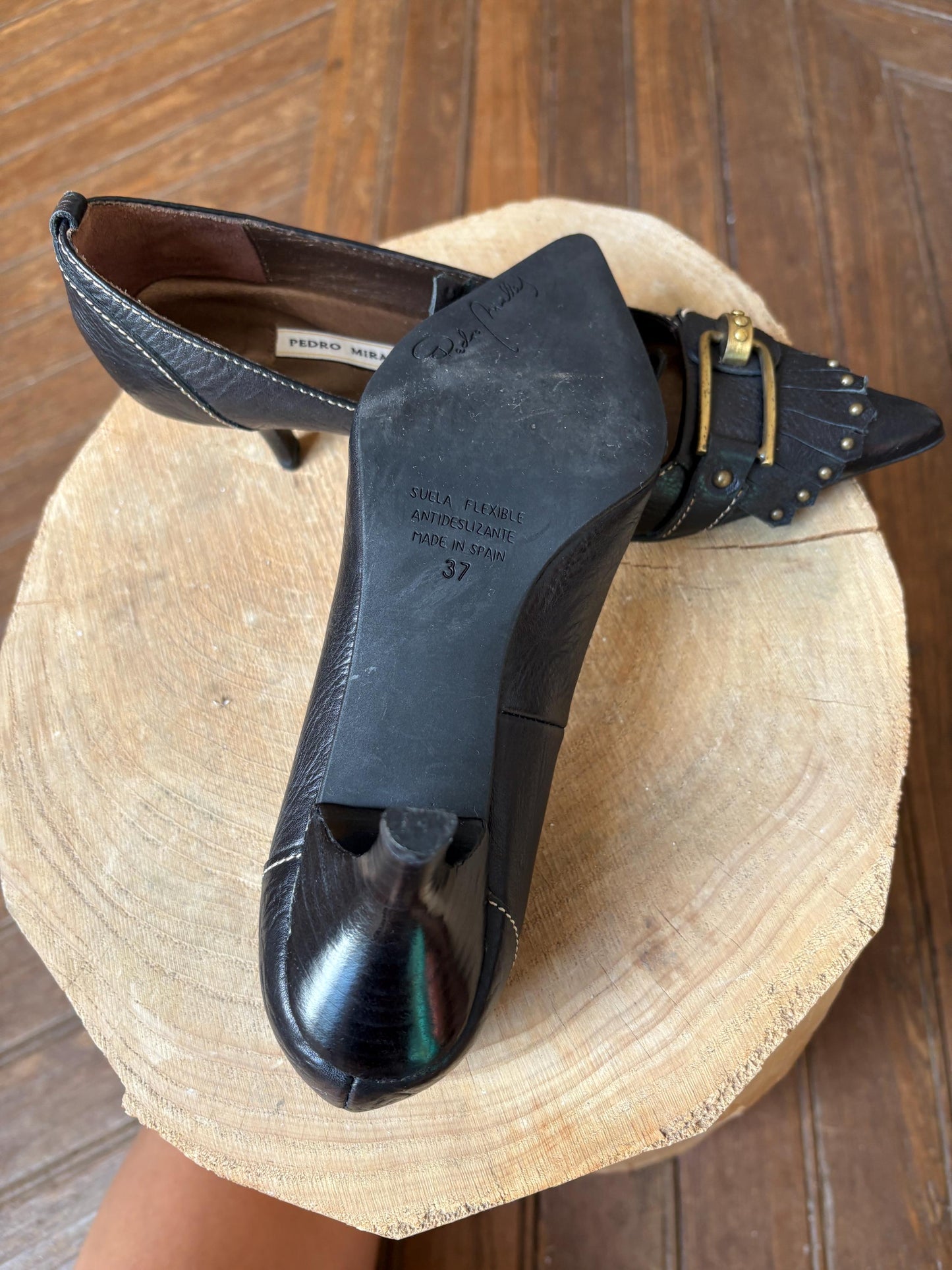 90s Black Leather Pointed Toe Heels — additional view 10