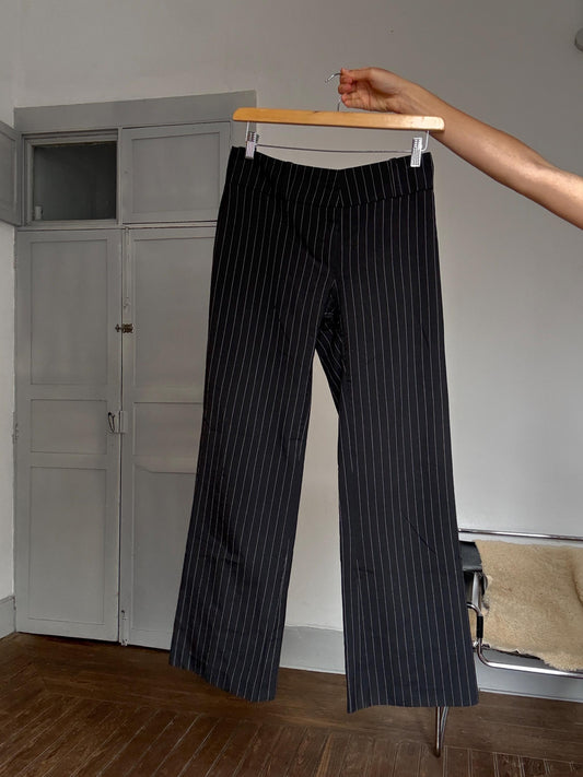 Vintage Y2K black pinstripe low-waist trousers – 90s retro style, flattering fit, size M-L, no tags, perfect paired with kitten heels