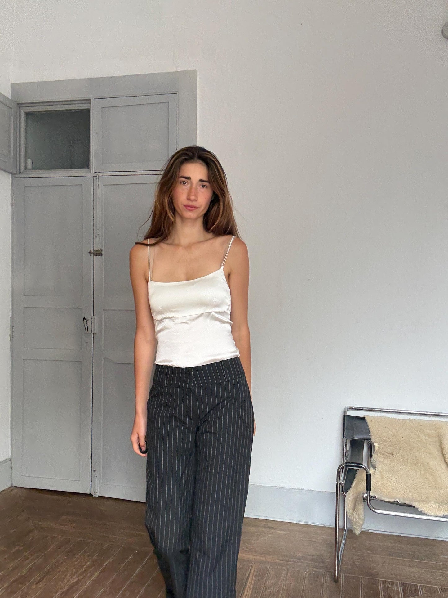 Vintage Y2K black pinstripe low-waist trousers – 90s retro style, flattering fit, size M-L, no tags, perfect paired with kitten heels