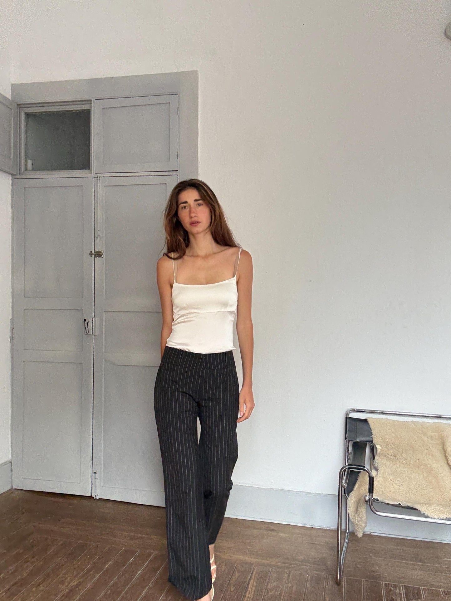 Vintage Y2K black pinstripe low-waist trousers – 90s retro style, flattering fit, size M-L, no tags, perfect paired with kitten heels