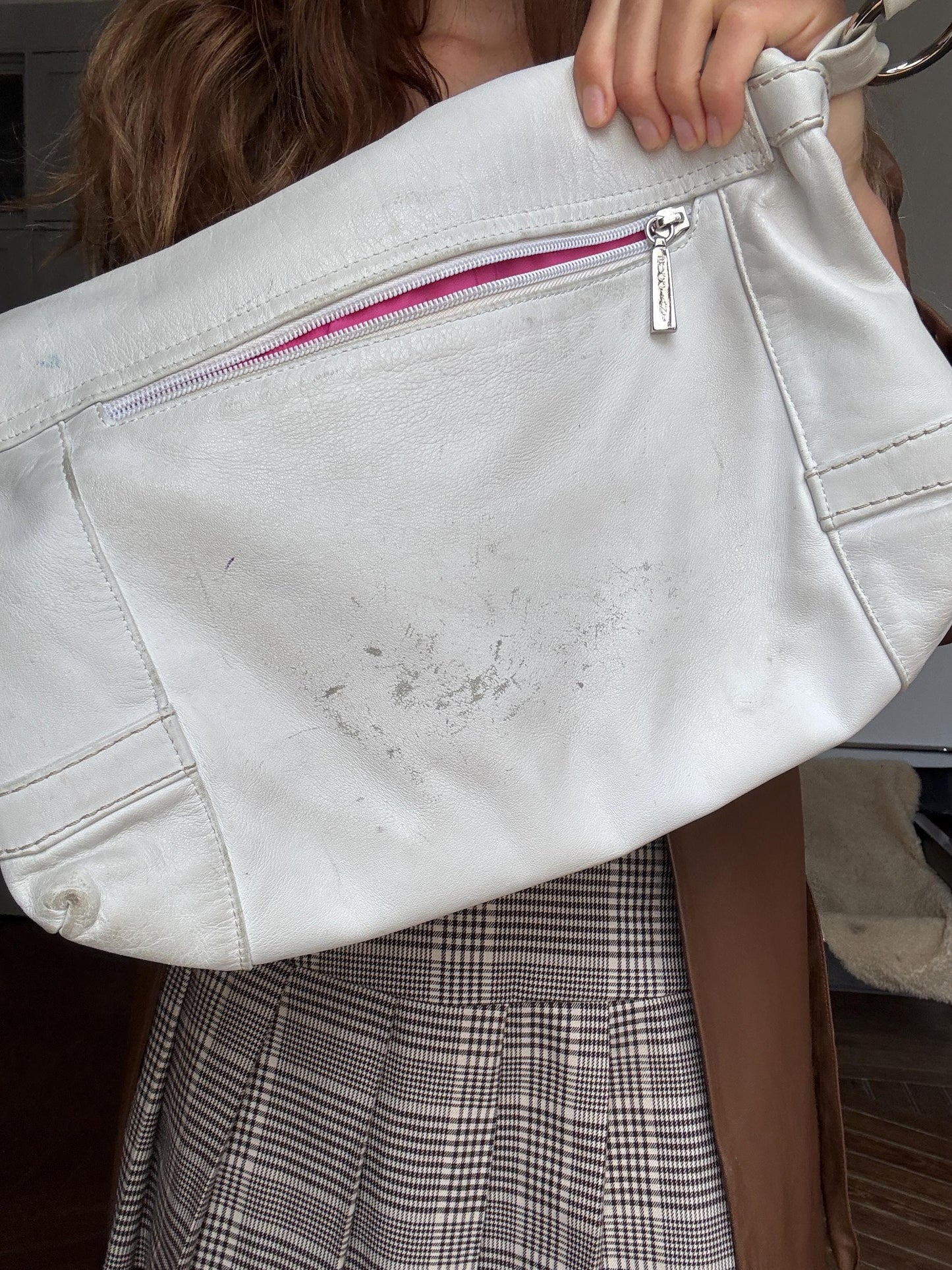 Vintage white leather shoulder bag – Y2K Italian hobo purse with pink lining, Marco Buggiani, 2000s style, scratched but still slay