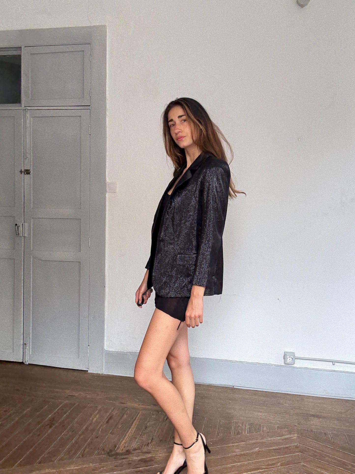 Black sparkly fitted blazer with satin lapels – glam tailored jacket with shoulder pads, party-ready shine, classic cut