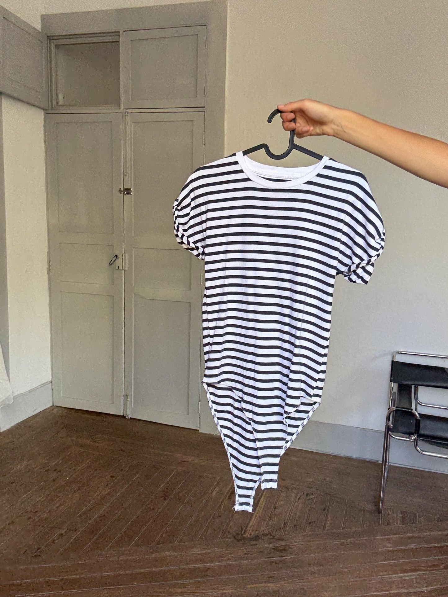 Blue & white striped bodysuit – stretchy cotton tee fit, French girl summer vibes, cute puff sleeve vintage style top size S