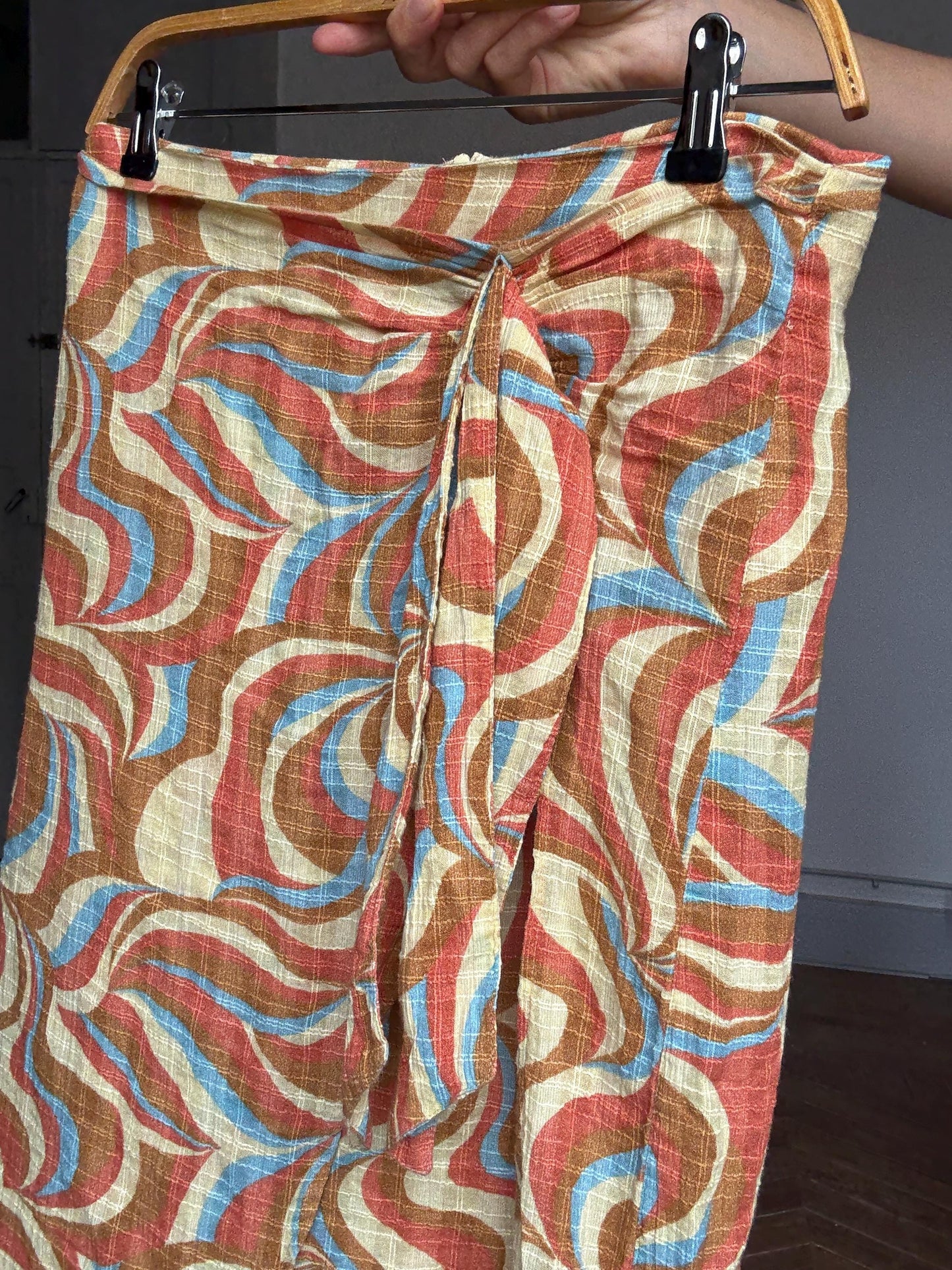 Natura vintage swirl print midi skirt – size M, 100% cotton, Y2K aesthetic, back zipper, front tie detail