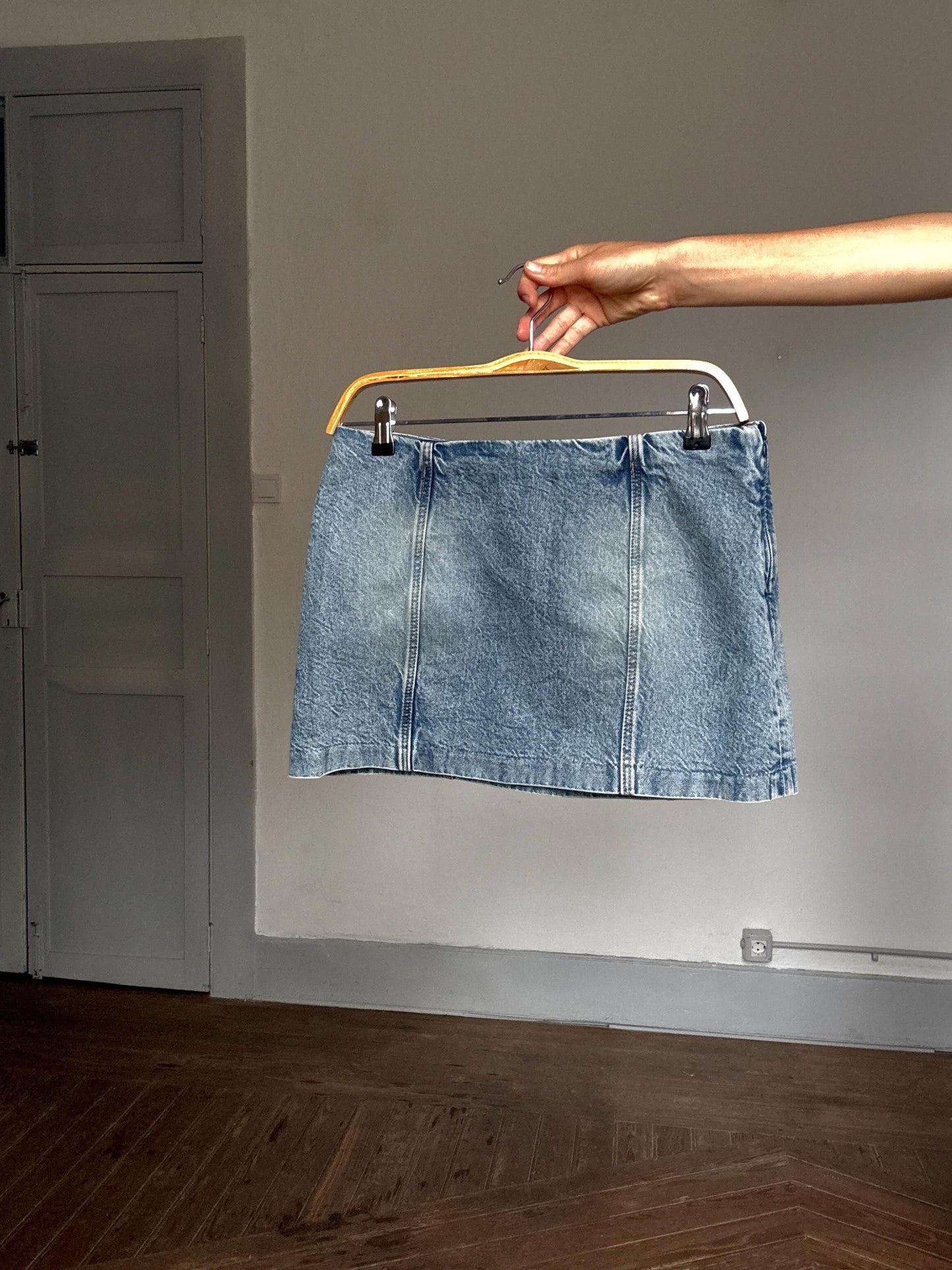 Y2K Low Rise Denim Mini Skirt –Size XXS 2000s Paris Hilton Bratz Aesthetic, Light Wash Vintage Jean Skirt XS
