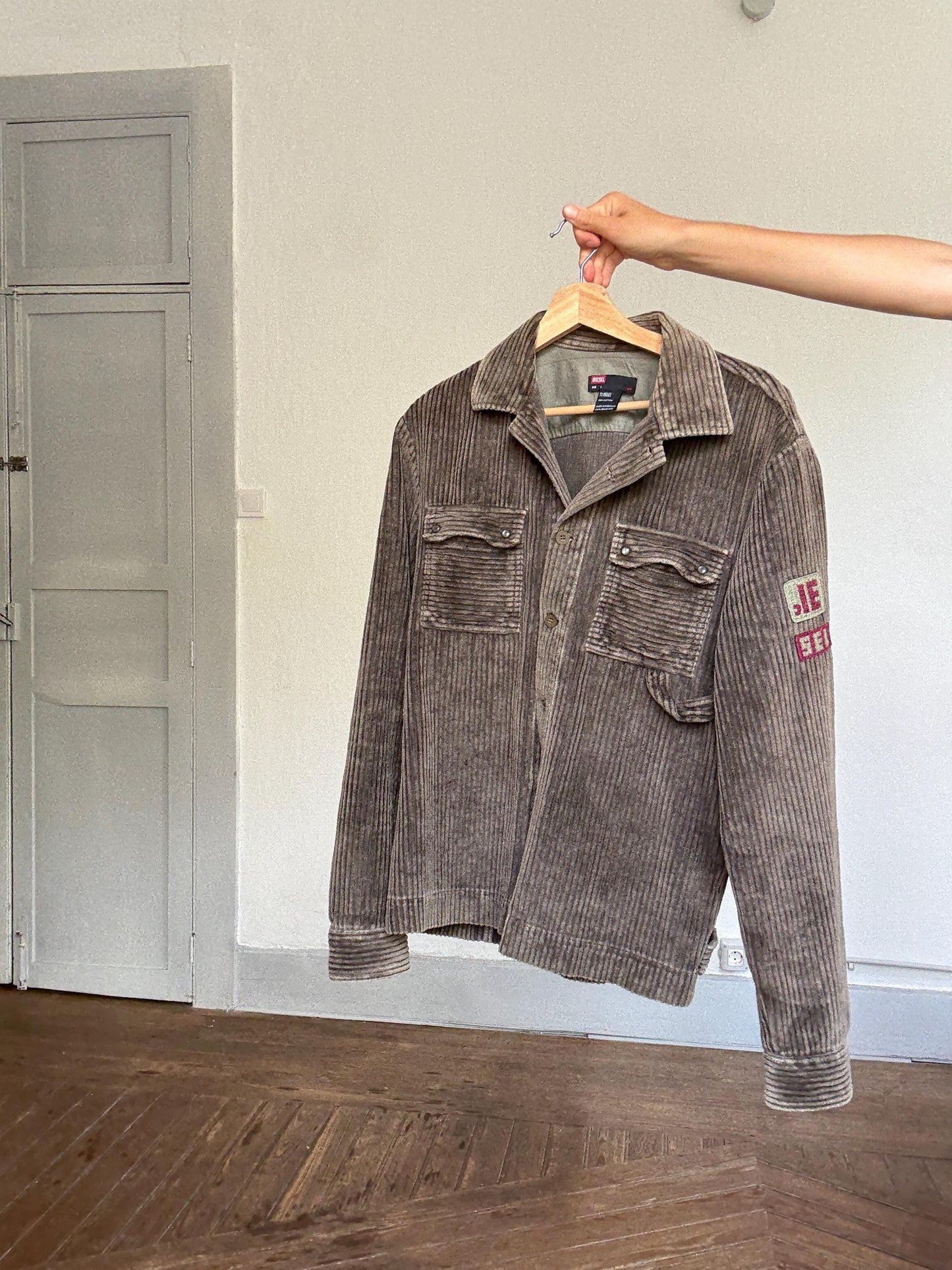 Vintage Diesel corduroy jacket in taupe brown – utility-style shirt jacket, Y2K moto vibes, 100% cotton, fits like relaxed M/L
