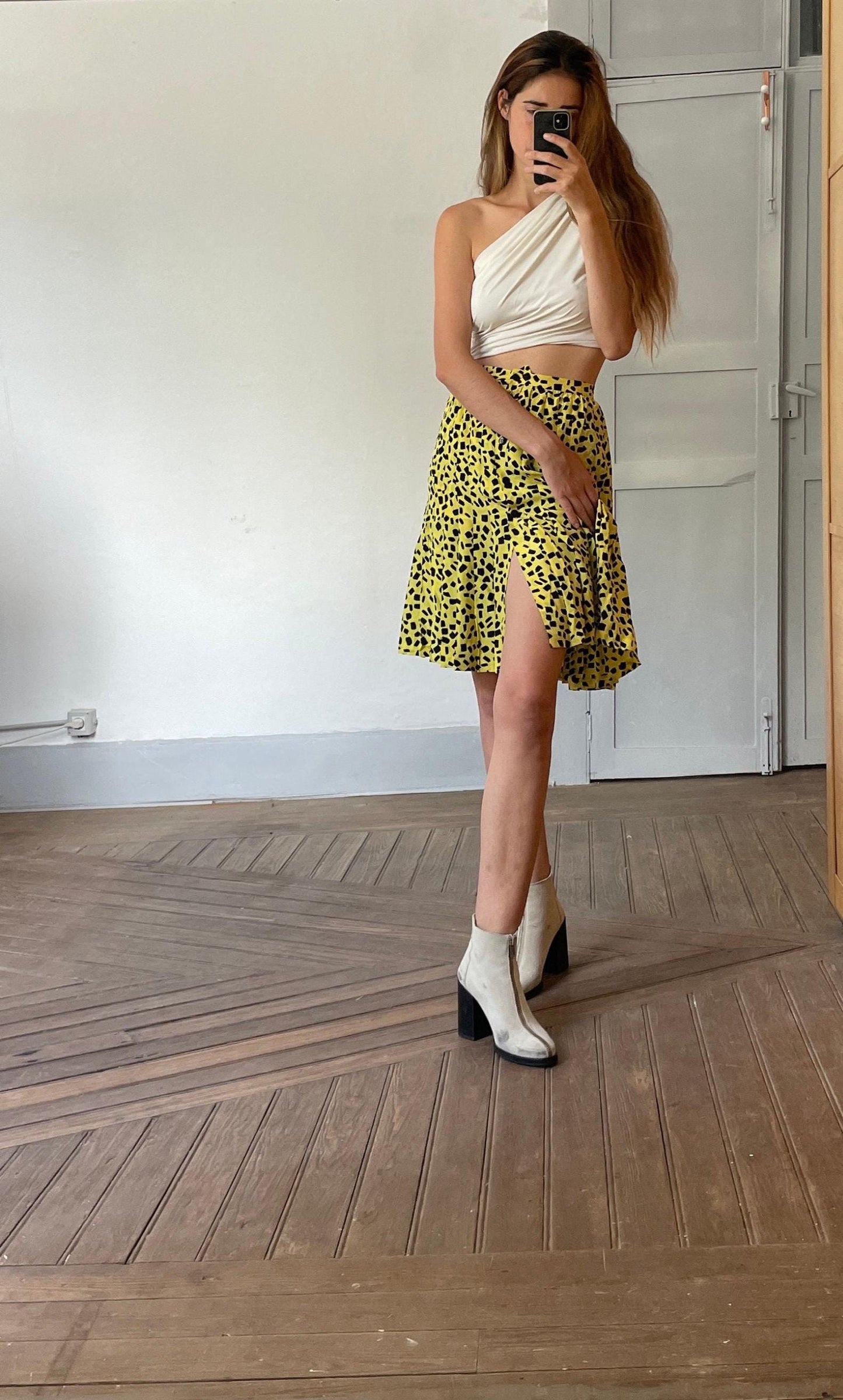 Vintage Yellow & Black Graphic Skirt – Y2K Vibes, Button-Down Front, Playful Bold skirt,