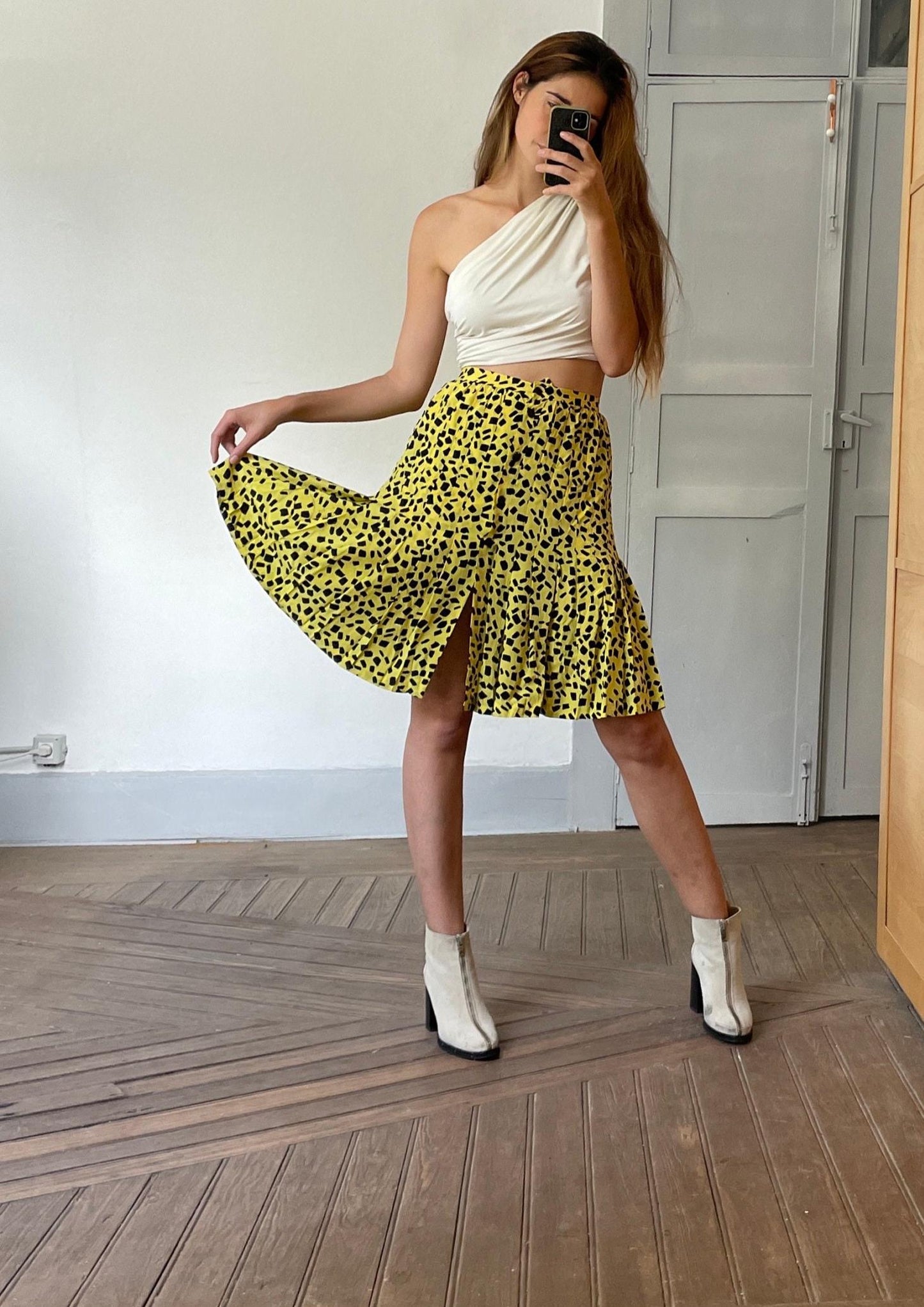 Vintage Yellow & Black Graphic Skirt – Y2K Vibes, Button-Down Front, Playful Bold skirt,