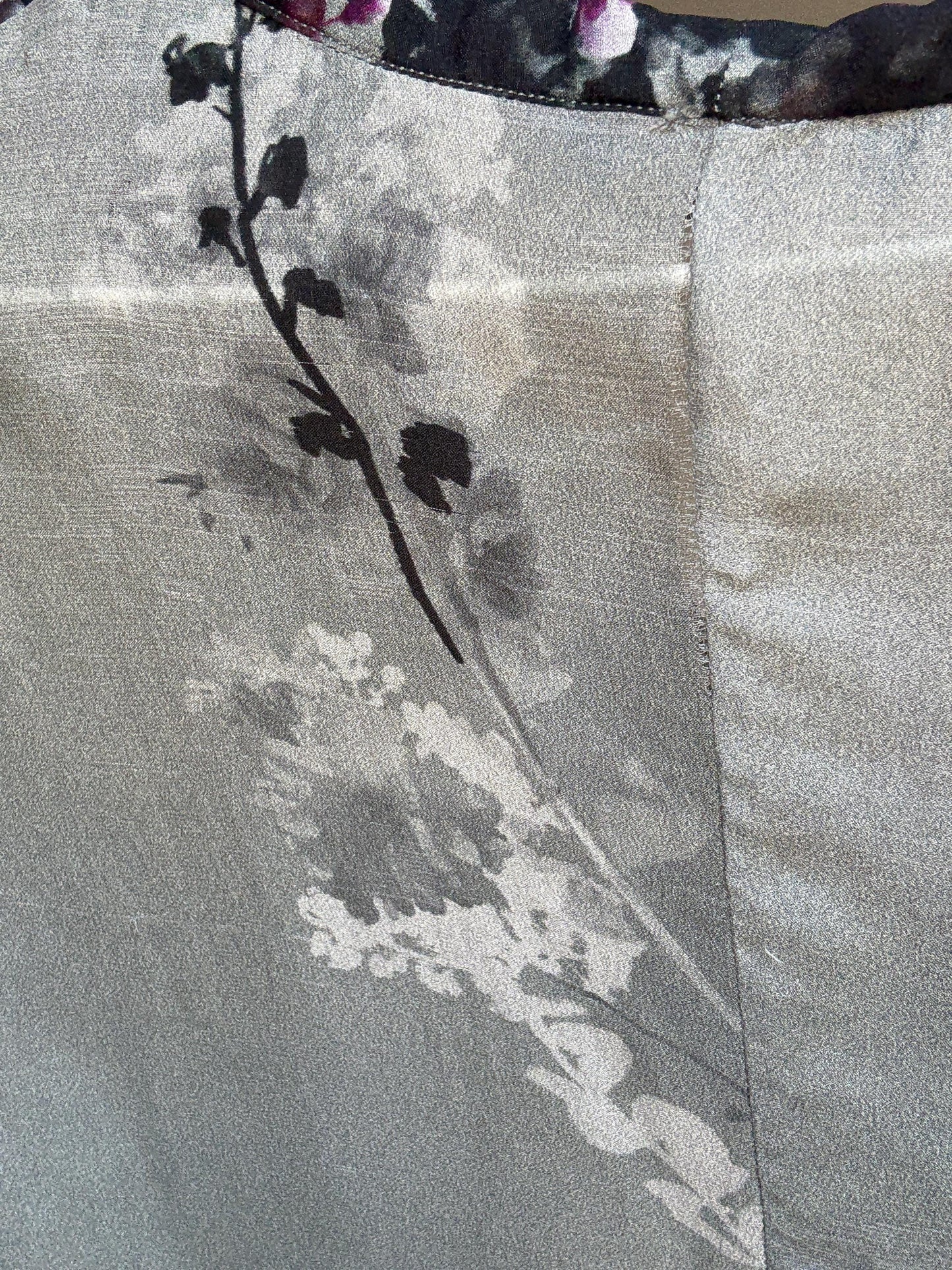 Massimo Dutti floral silk blouse – approx M, V-neck drape, short sleeve, elegant grey pink print, light damage at seams