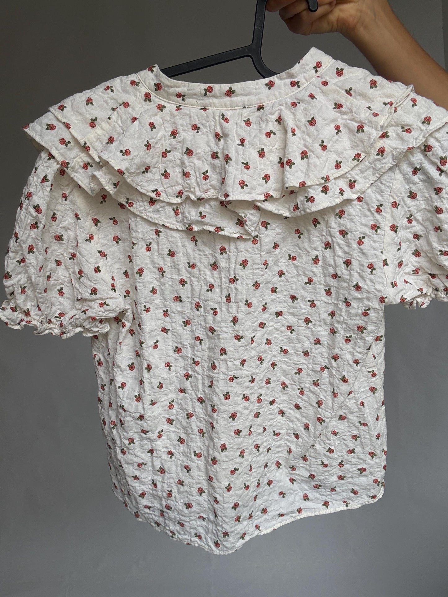 Vintage floral cotton blouse – ruffled collar puff sleeve top with cherry print – button up shirt – no tag – best for XS–S fit