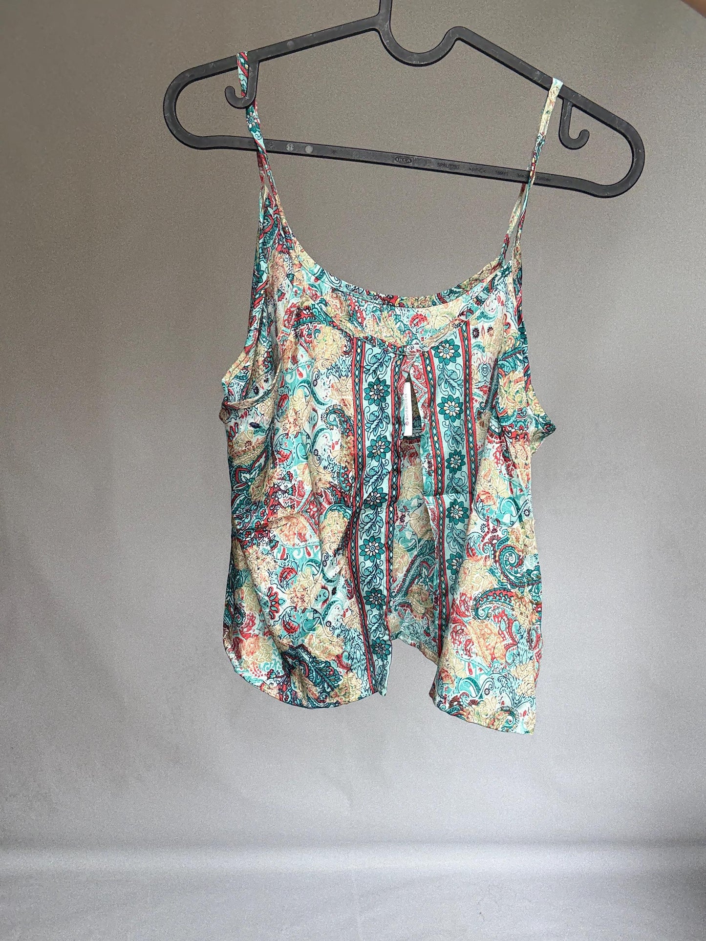 Boho silk camisole top – tropical floral embroidery, open front cut, Coachella-style festival look, 70% silk, fits size S/M, Y2K vibe