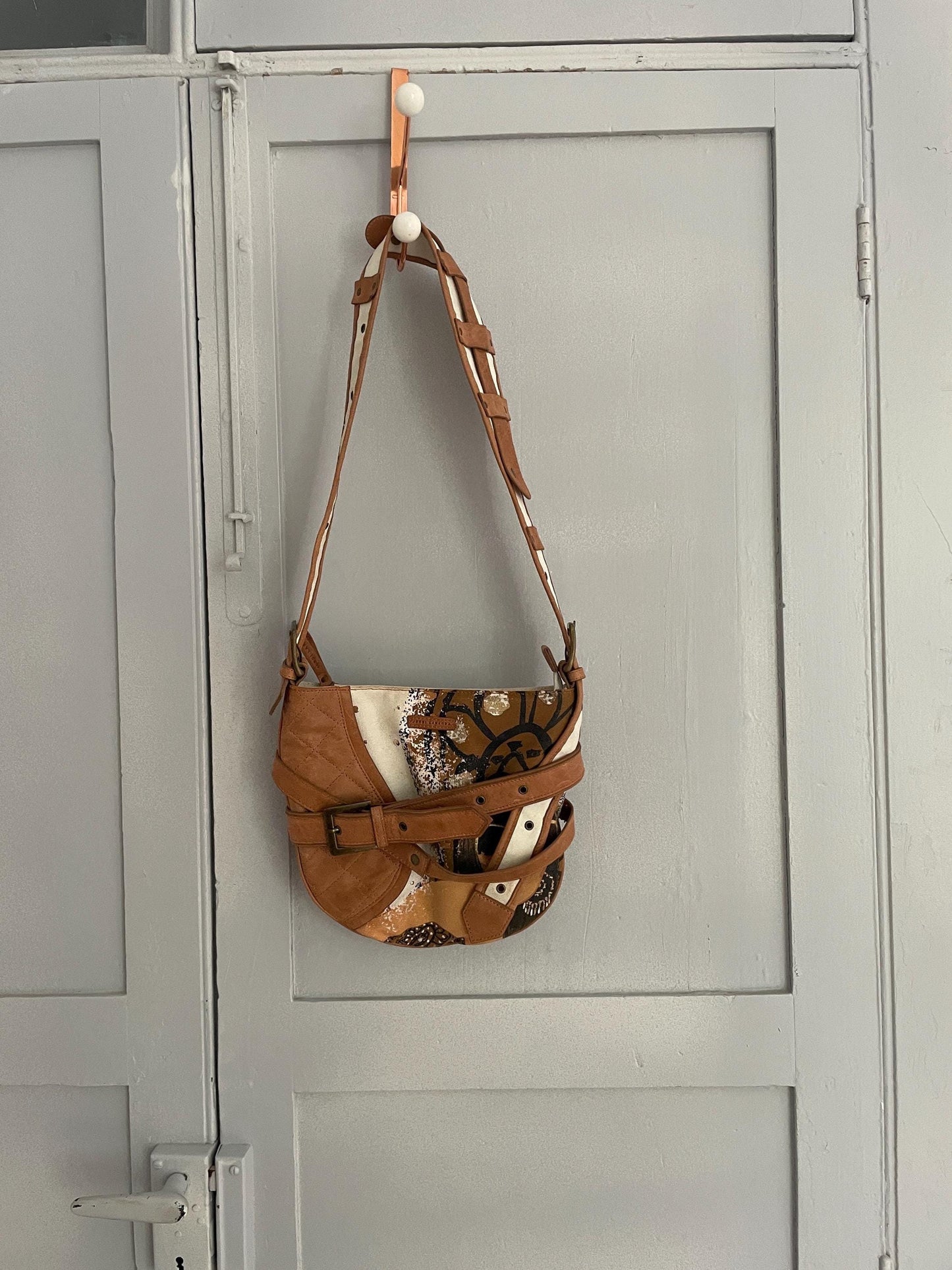 Vinage Jordi Labanda shoulder bag in white cotton and lright brown leather. Belt detailing for effect.