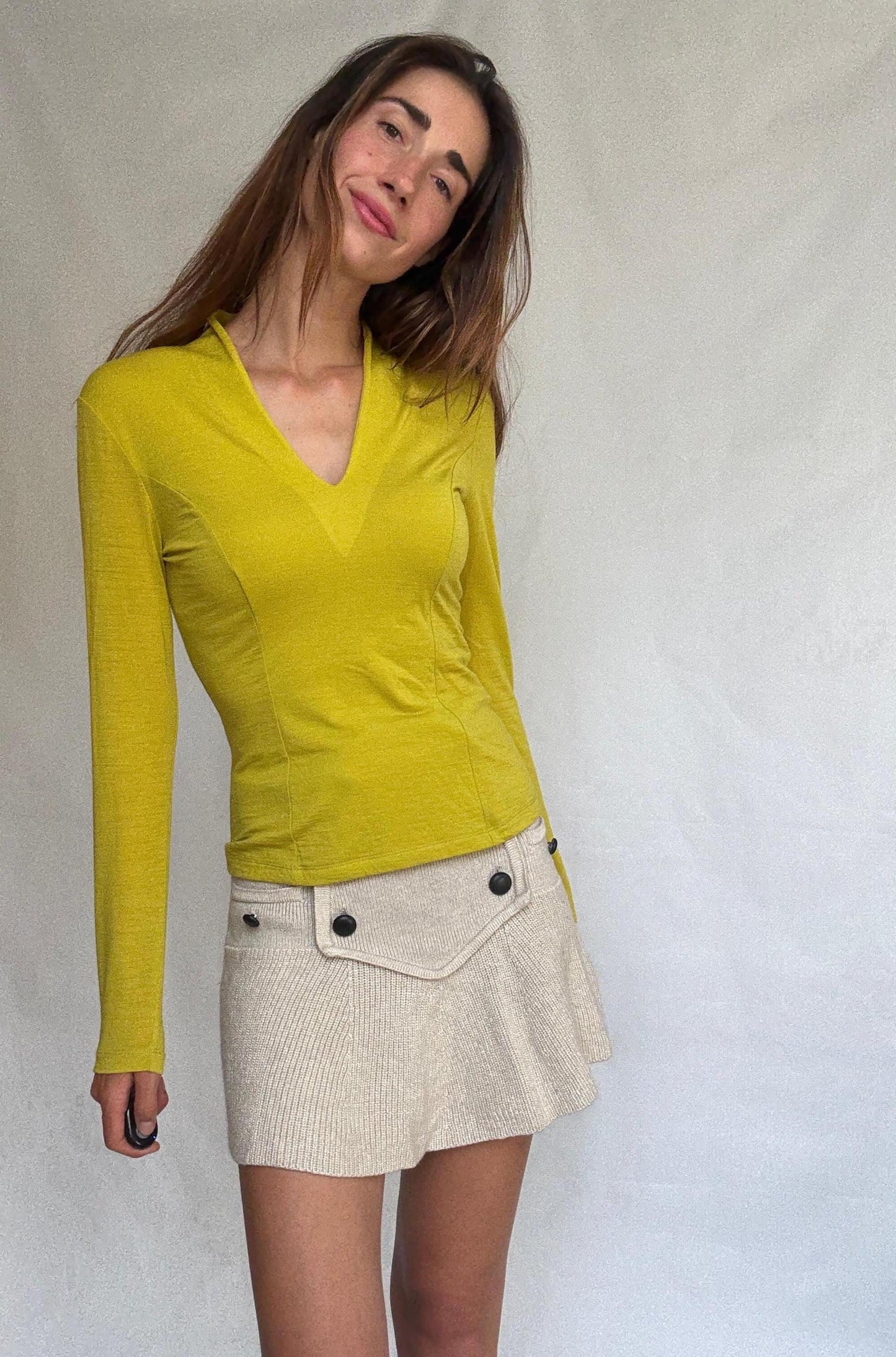 Angelo Marani top size 44 – stretch wool blend long sleeve V-neck fitted blouse in acid green minimalist Italian vintage style