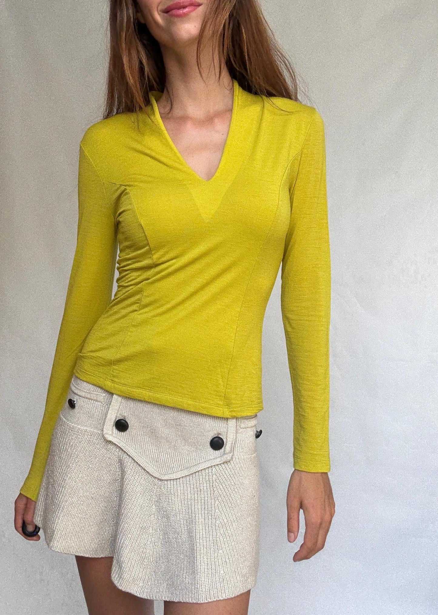 Angelo Marani top size 44 – stretch wool blend long sleeve V-neck fitted blouse in acid green minimalist Italian vintage style