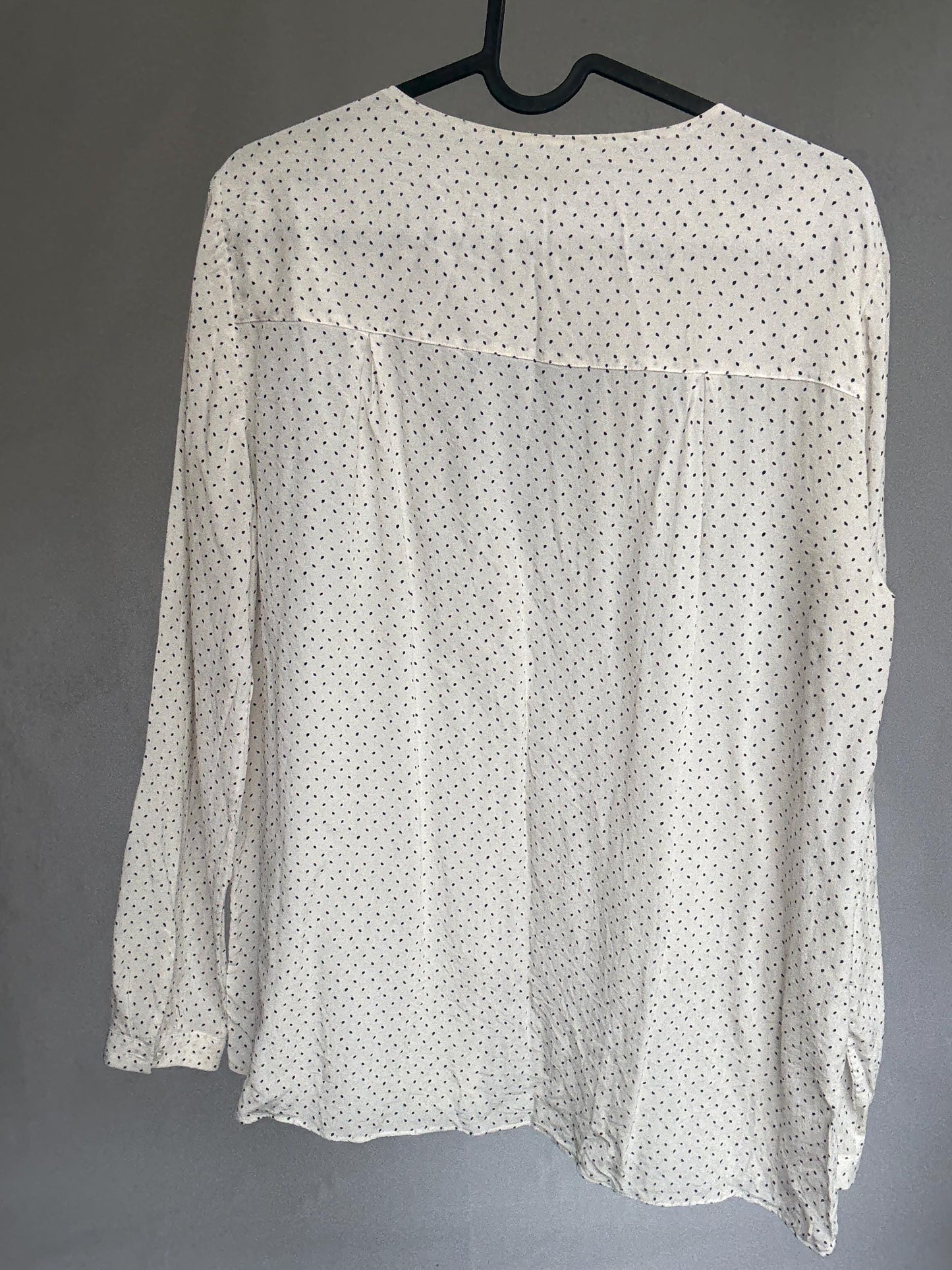 Massimo Dutti white blouse EUR 42 – minimalist polka dot button-up – soft draped fit – feels like viscose or polyester
