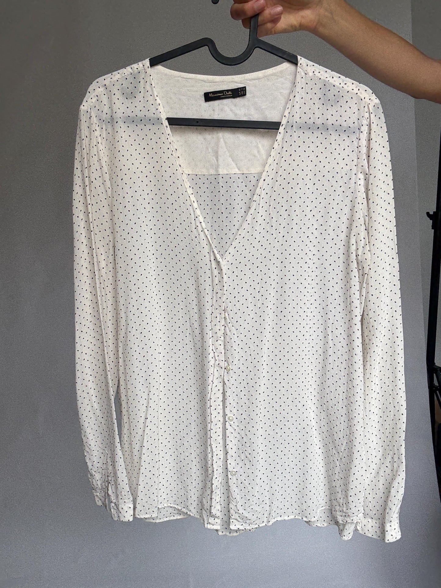 Massimo Dutti white blouse EUR 42 – minimalist polka dot button-up – soft draped fit – feels like viscose or polyester