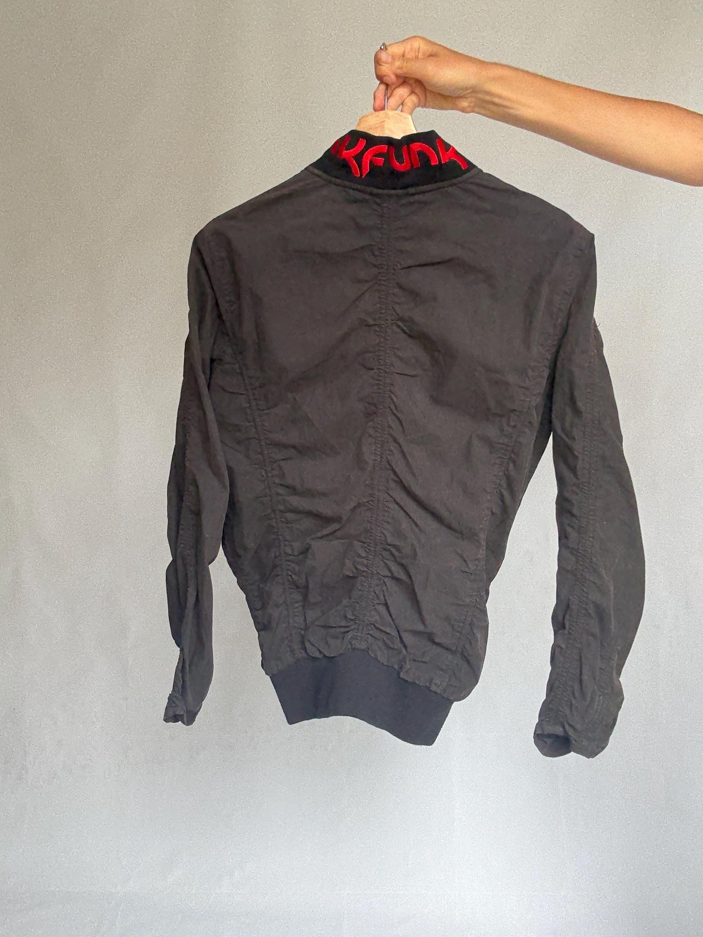 Skunkfunk zip-up bomber jacket – ruched black jacket in cotton blend – YKK zipper – sustainable design from the Basque Country