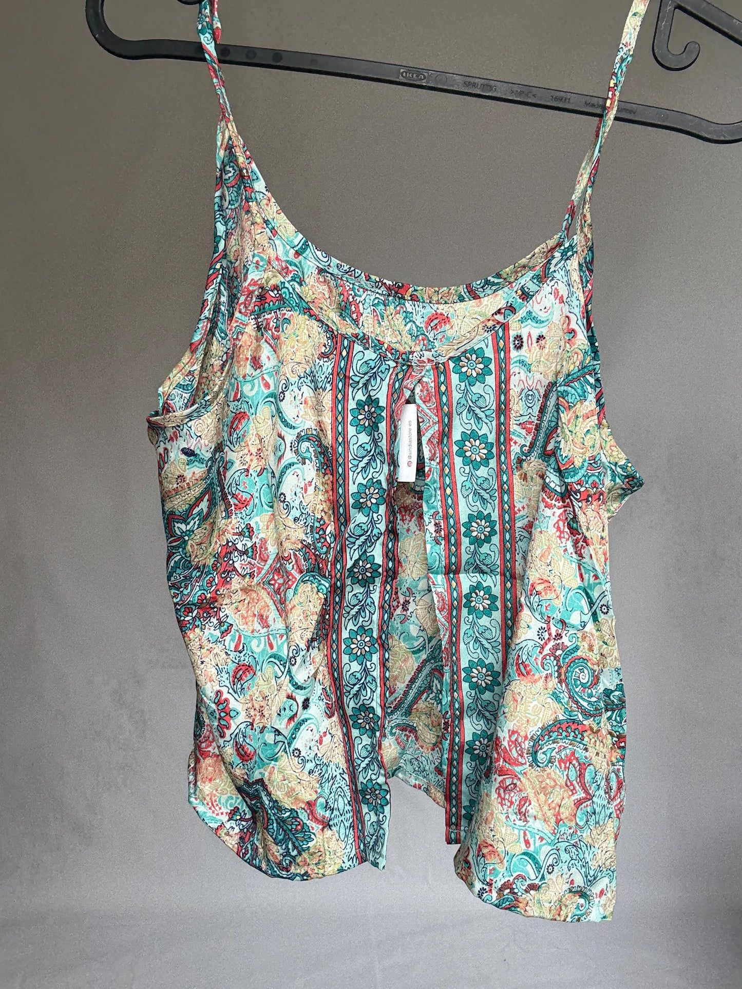 Boho silk camisole top – tropical floral embroidery, open front cut, Coachella-style festival look, 70% silk, fits size S/M, Y2K vibe
