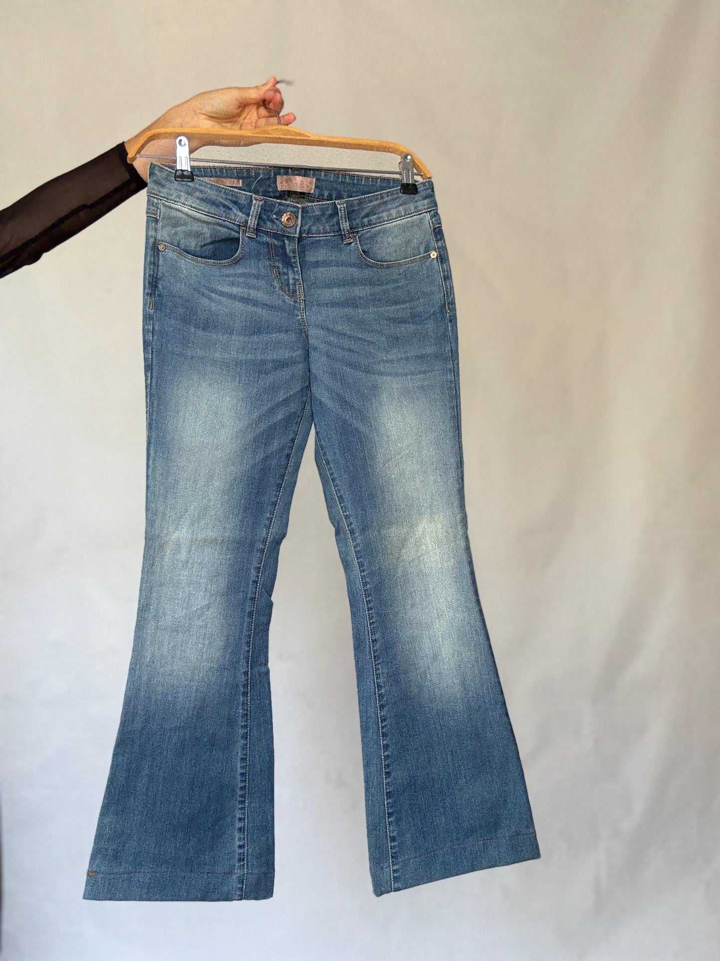 Y2K Guess Los Angeles Mini Flare Jeans – Low Rise Vintage Denim – Britney Spears Vibe – Iconic Logo – Fits US 6 – 2000s It Girl Style