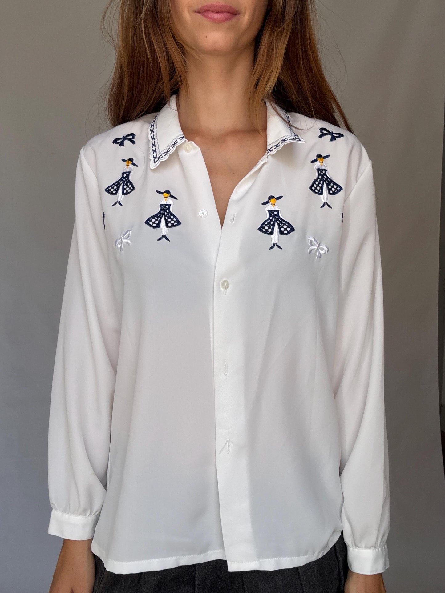 Vintage white embroidered blouse with navy bow and girl motif, shiny lightweight feel – schoolcore cottagecore US L