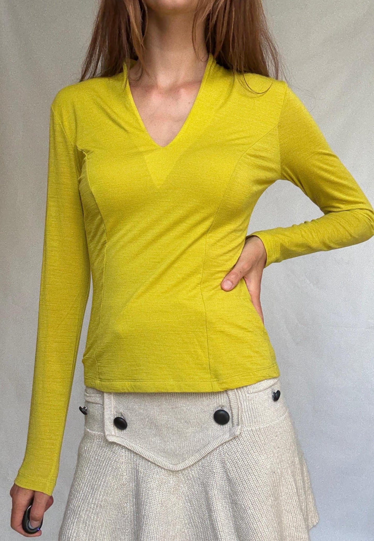 Angelo Marani top size 44 – stretch wool blend long sleeve V-neck fitted blouse in acid green minimalist Italian vintage style