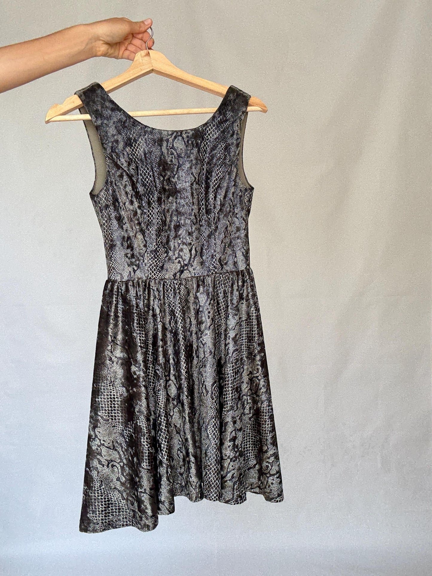 Y2K Snakeskin Velvet Mini Dress – Shiny Sleeveless Grunge Party Fit, Grey & Black Animal Print, Small Size, Alt Petite Glam Style