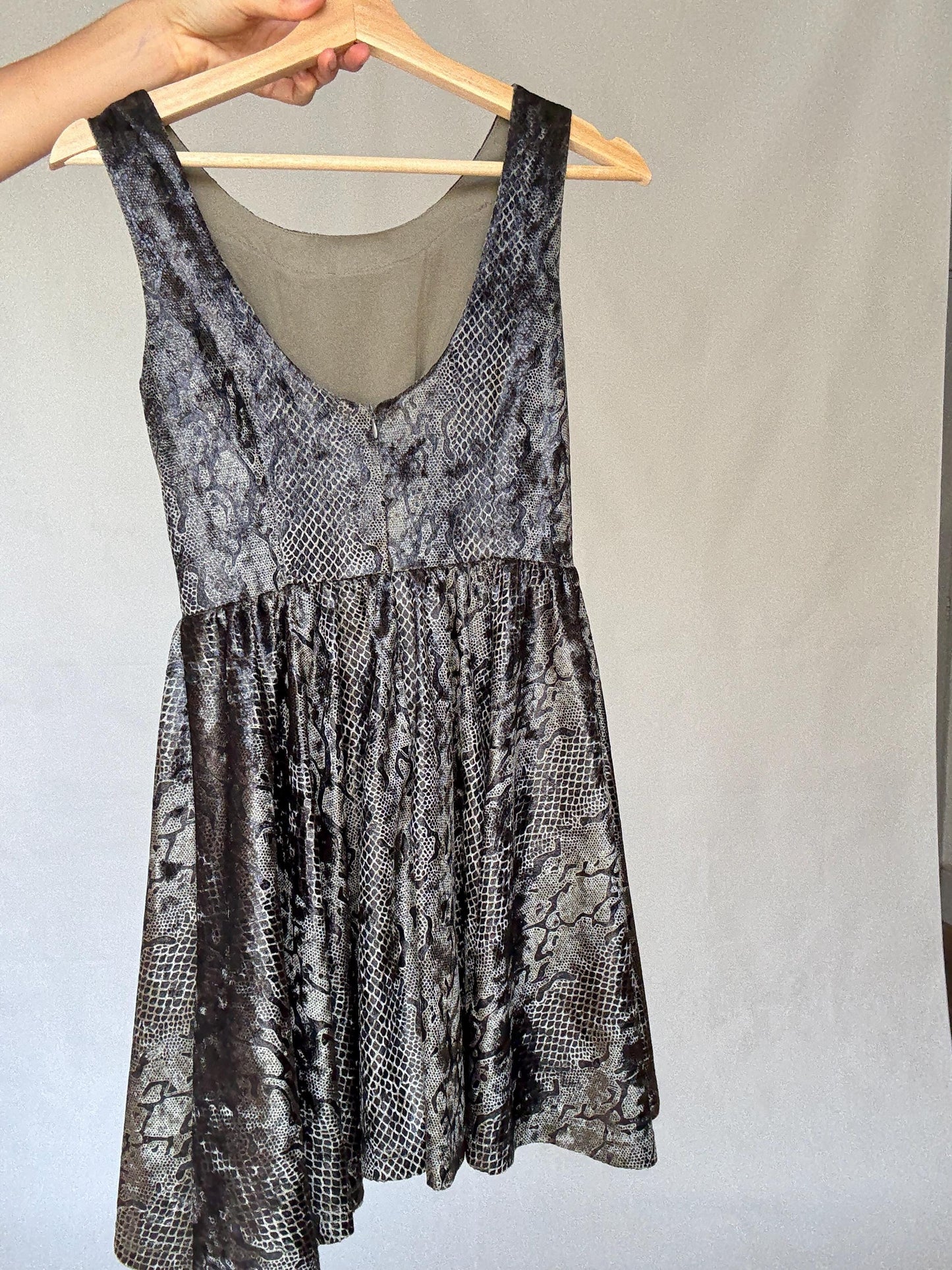 Y2K Snakeskin Velvet Mini Dress – Shiny Sleeveless Grunge Party Fit, Grey & Black Animal Print, Small Size, Alt Petite Glam Style