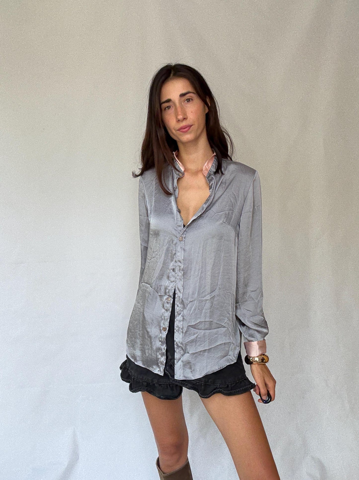 Chic United Colours of Benetton Blouse in Elegant Silver Gray with Comfortable Loose Fit Y2K Style, preppy style, comfy flowy blouse