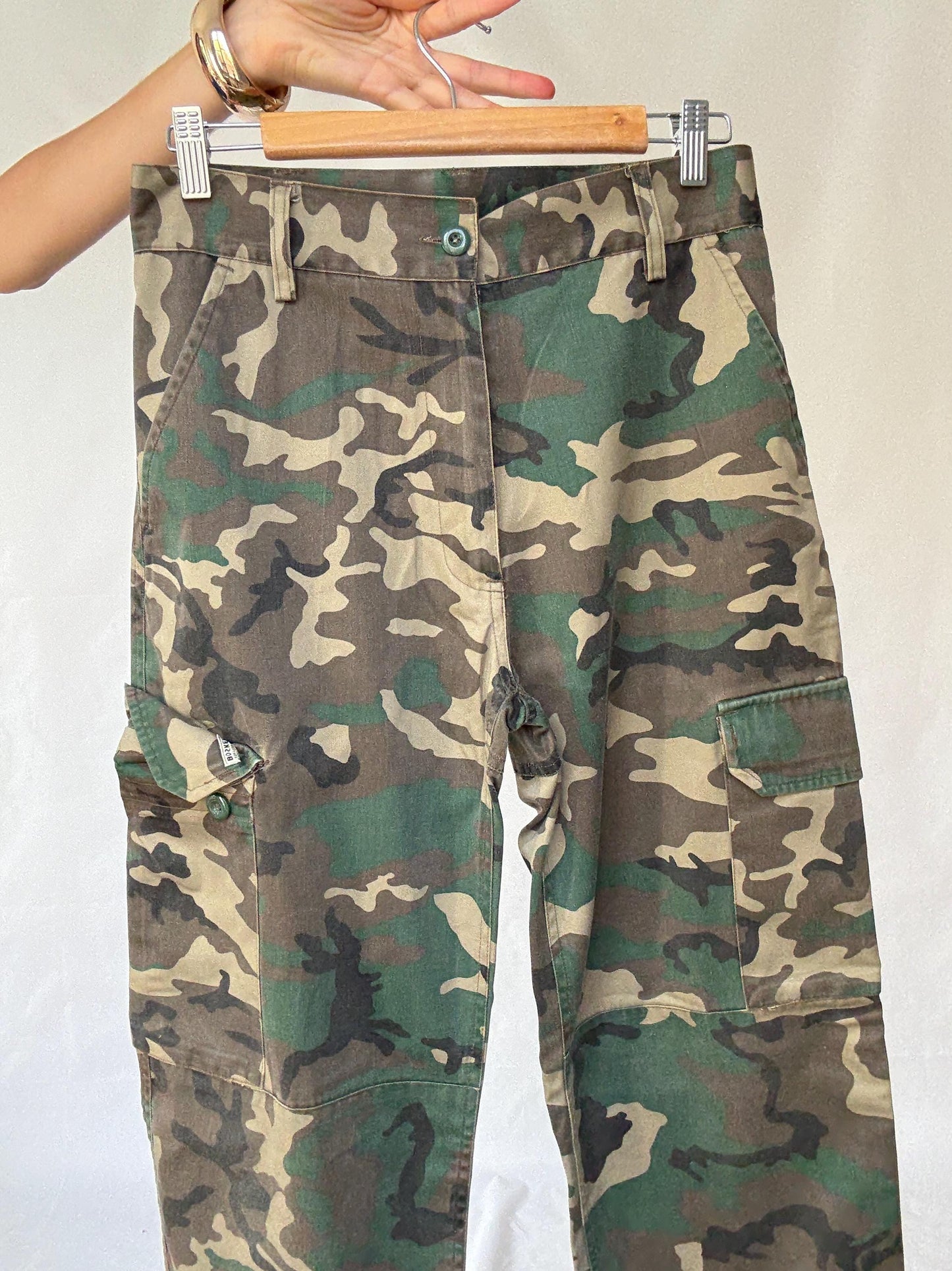 Vintage Y2K Cargo Pants in Camouflage Cotton Blend – Inspired by Christina Aguilera's Iconic Streetwear Aesthetic – Size Large