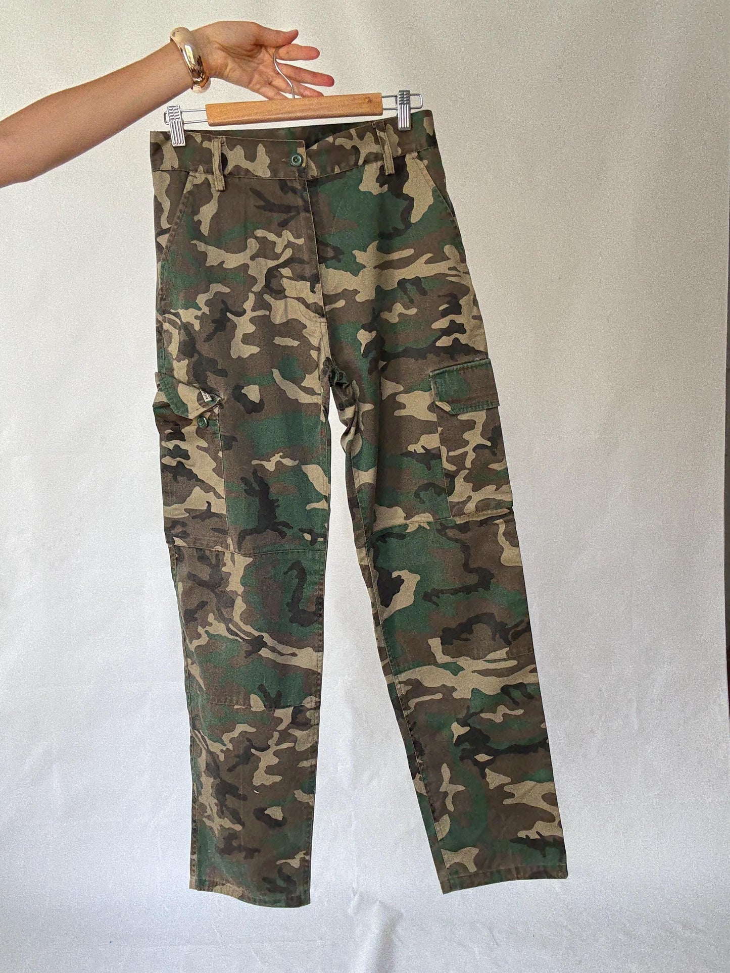 Vintage Y2K Cargo Pants in Camouflage Cotton Blend – Inspired by Christina Aguilera's Iconic Streetwear Aesthetic – Size Large