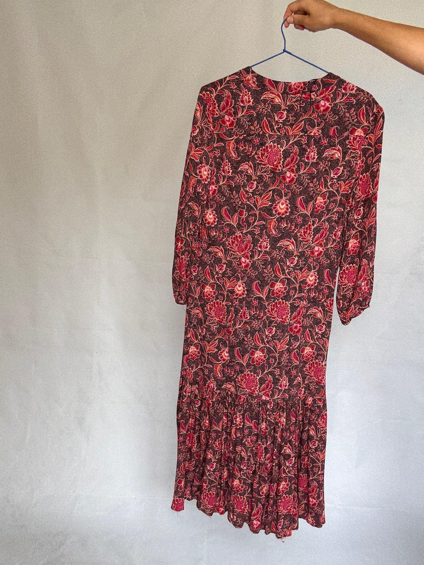 Vintage floral midi dress with tie-neck and ruffle hem US letter size M Red and pink floral print, no tag but feels like viscose